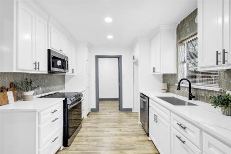 612 Circleview Drive S Hurst TX 76054