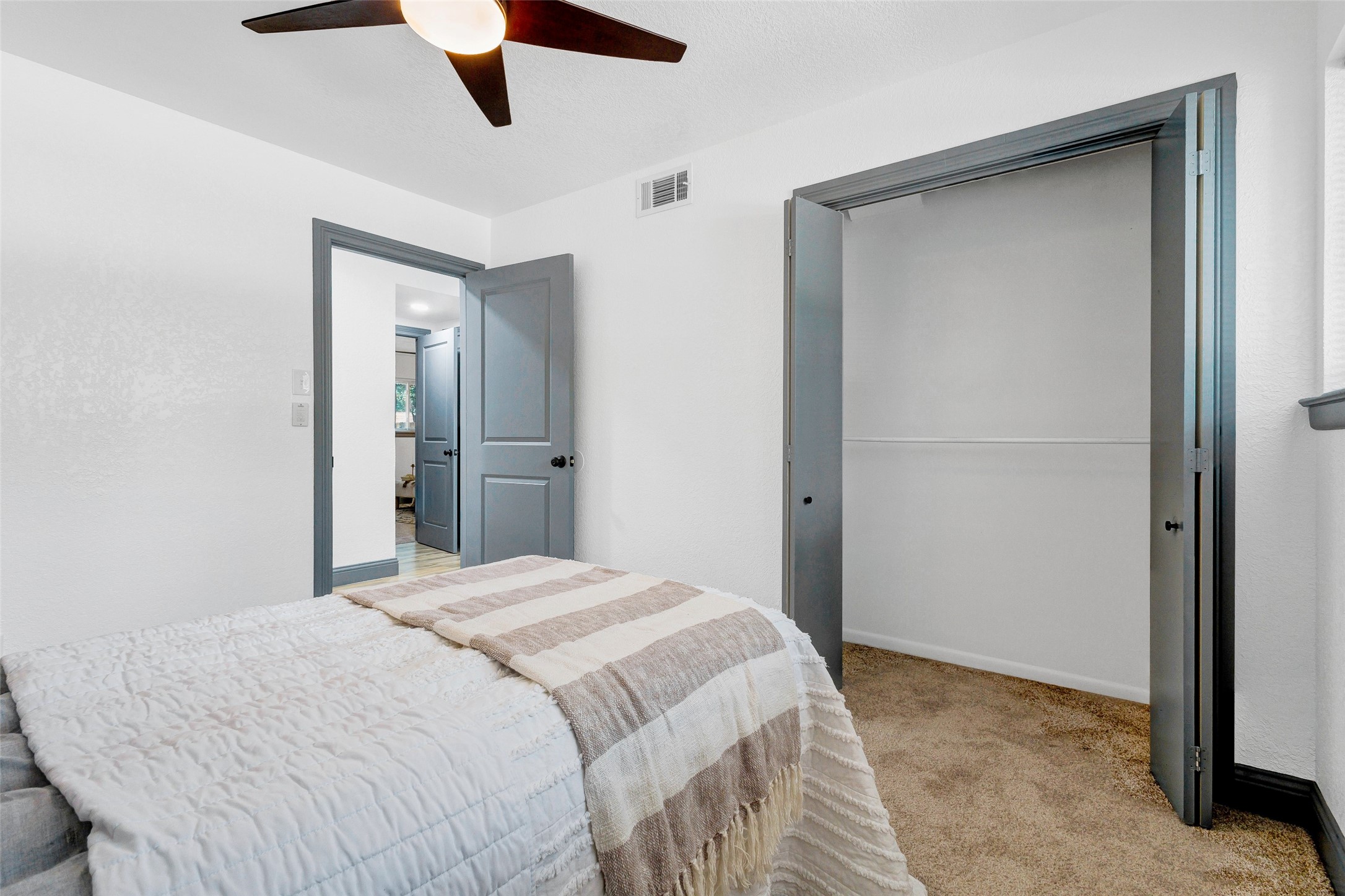 612 Circleview Drive S Hurst TX 76054