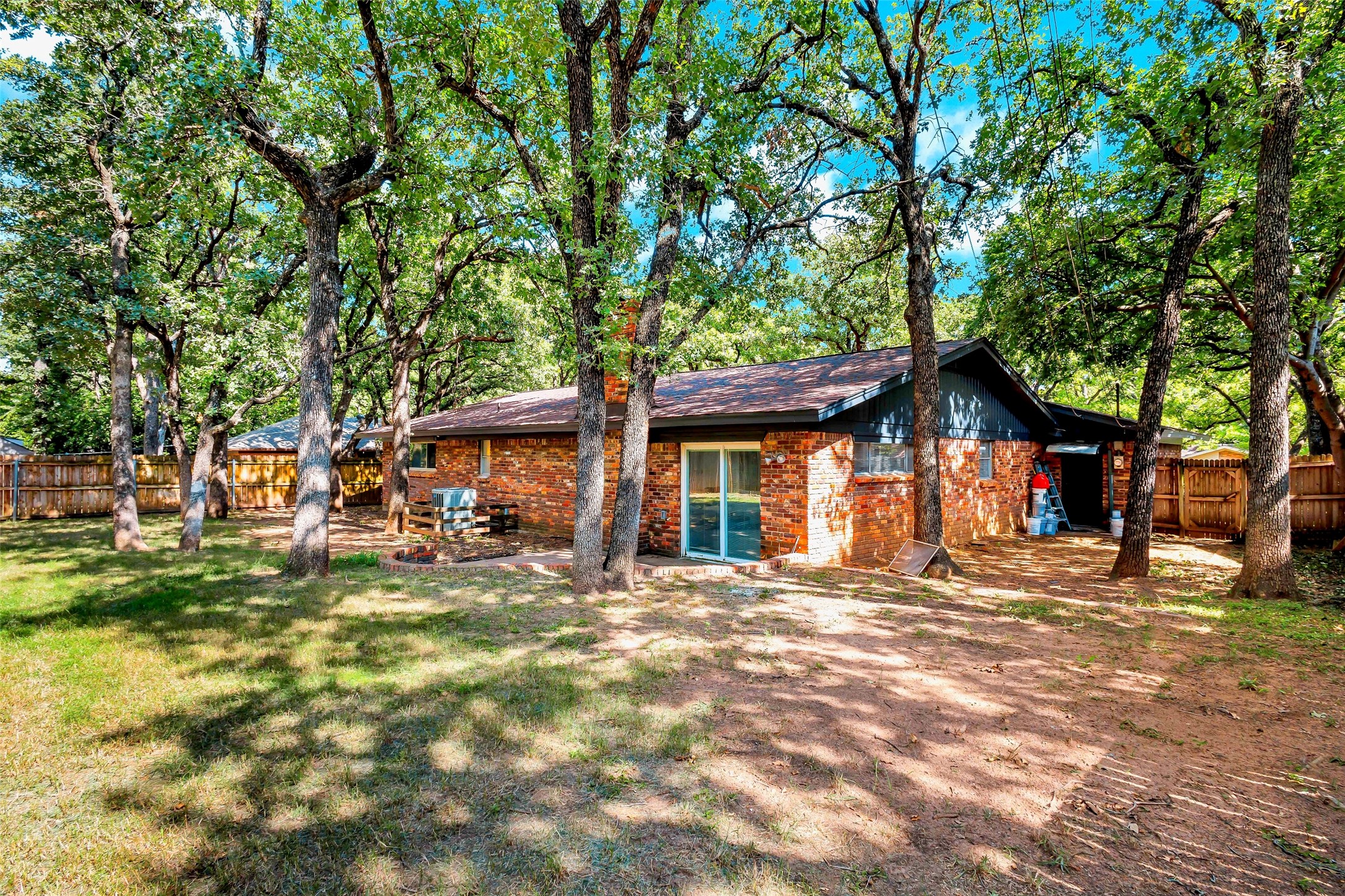 612 Circleview Drive S Hurst TX 76054