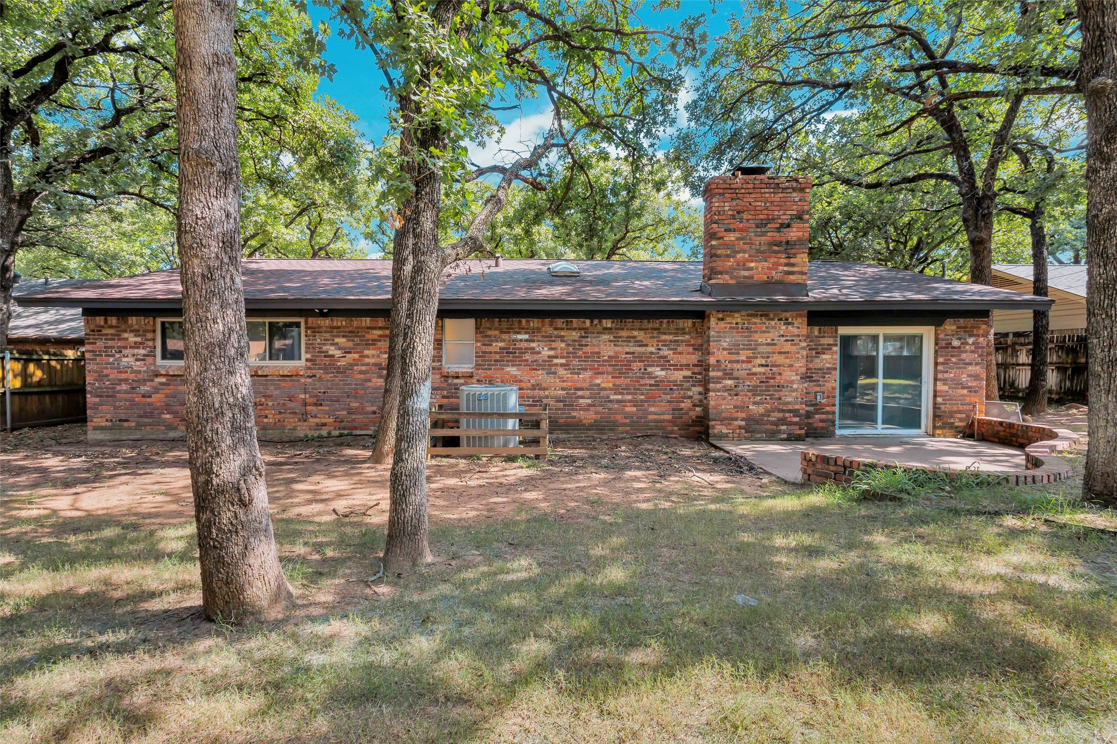 612 Circleview Drive S Hurst TX 76054