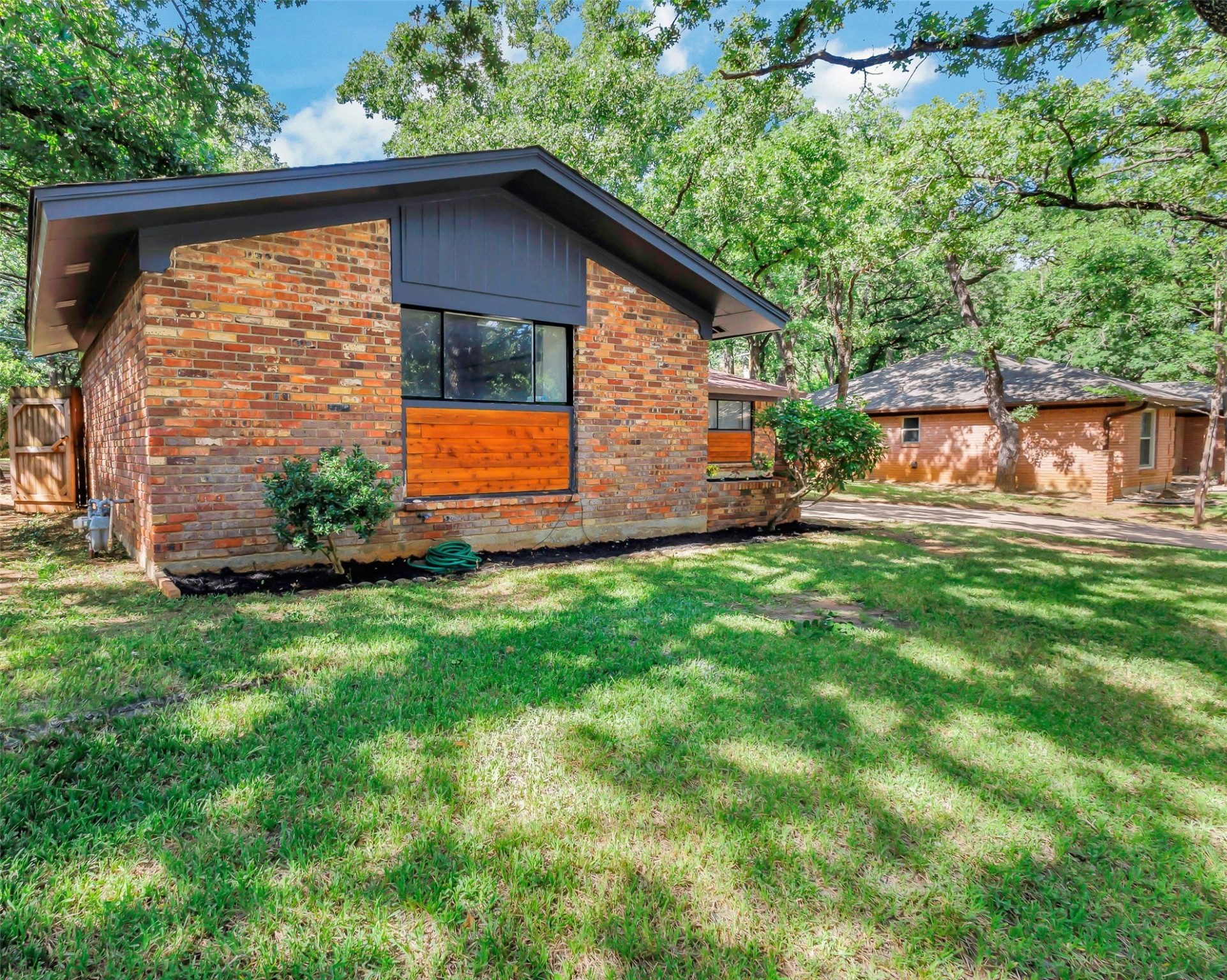 612 Circleview Drive S Hurst TX 76054