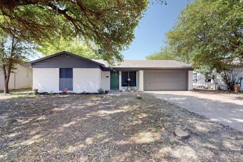 128 SE Gardens Boulevard Burleson TX 76028