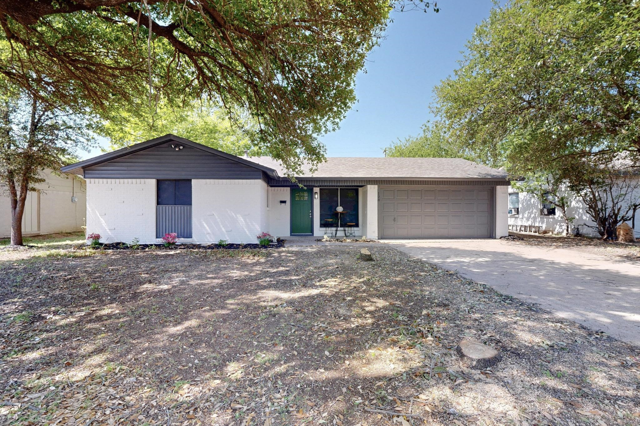 128 SE Gardens Boulevard Burleson TX 76028