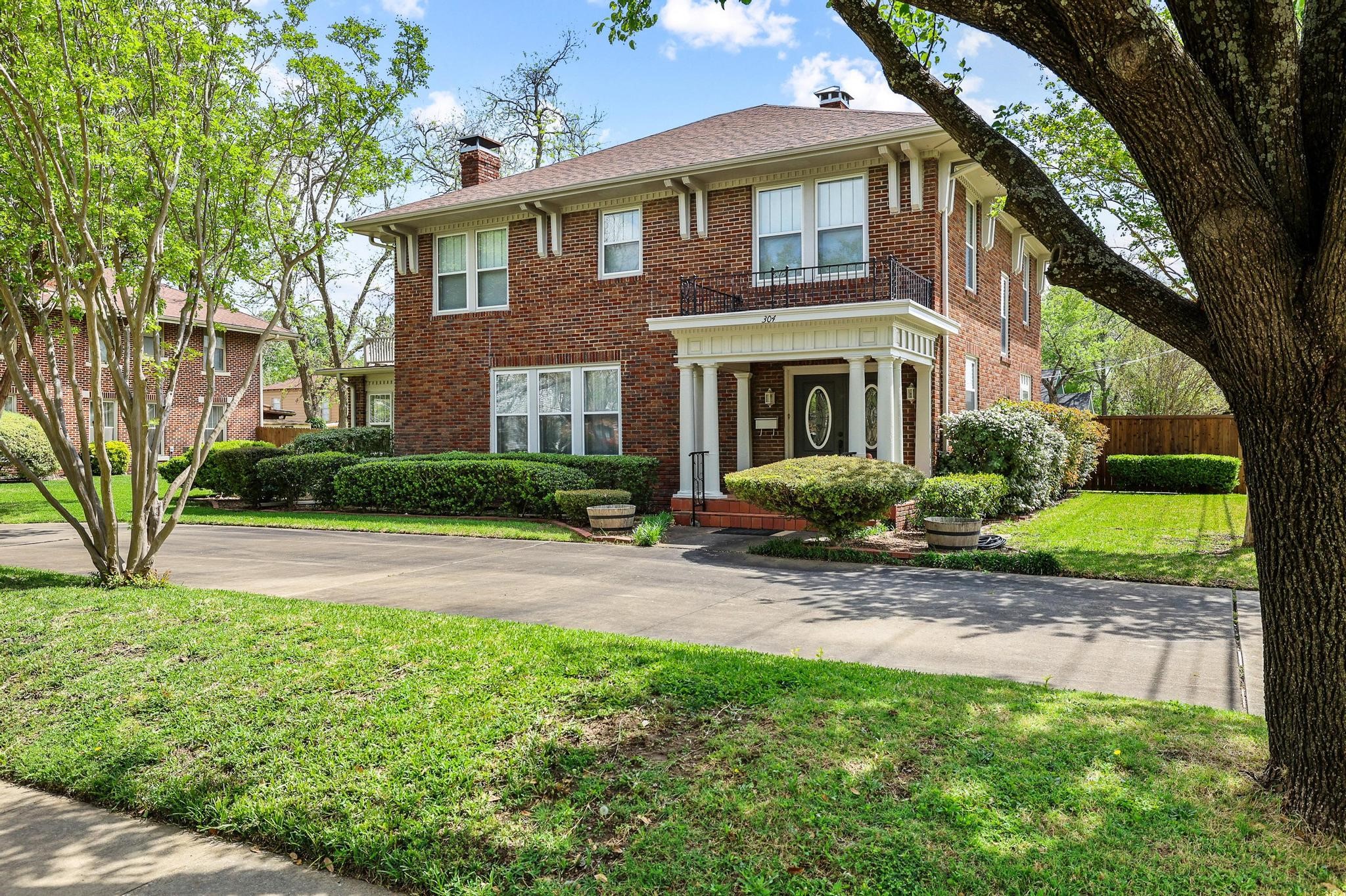 304 E 9th Street Bonham TX 75418