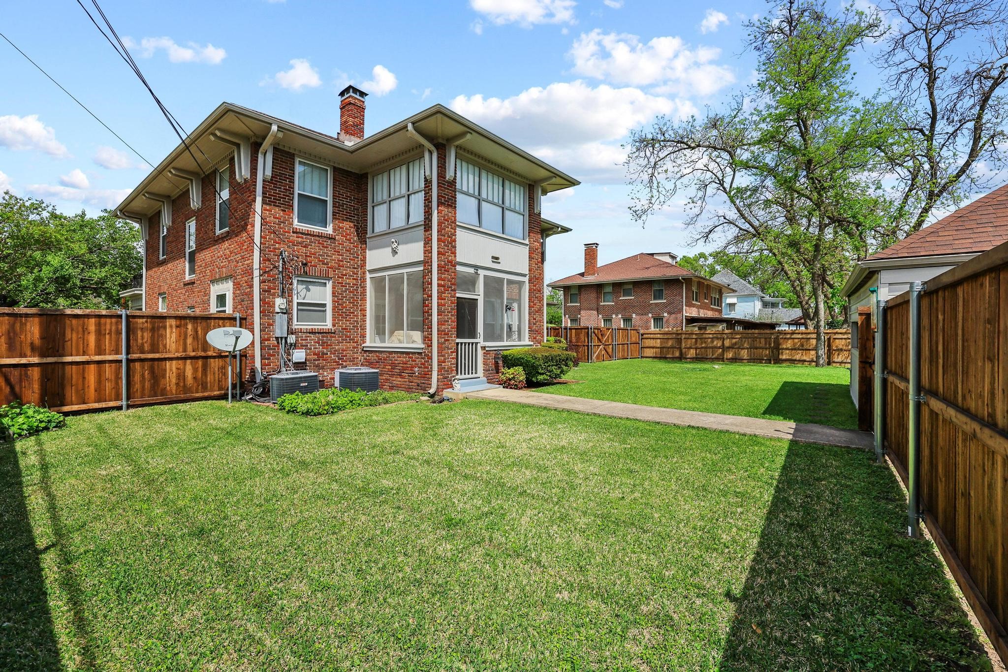 304 E 9th Street Bonham TX 75418
