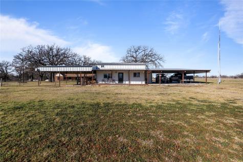 609 N Hovey Street Chico TX 76431