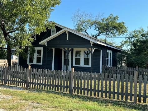 204 N Howard Street Alvord TX 76225