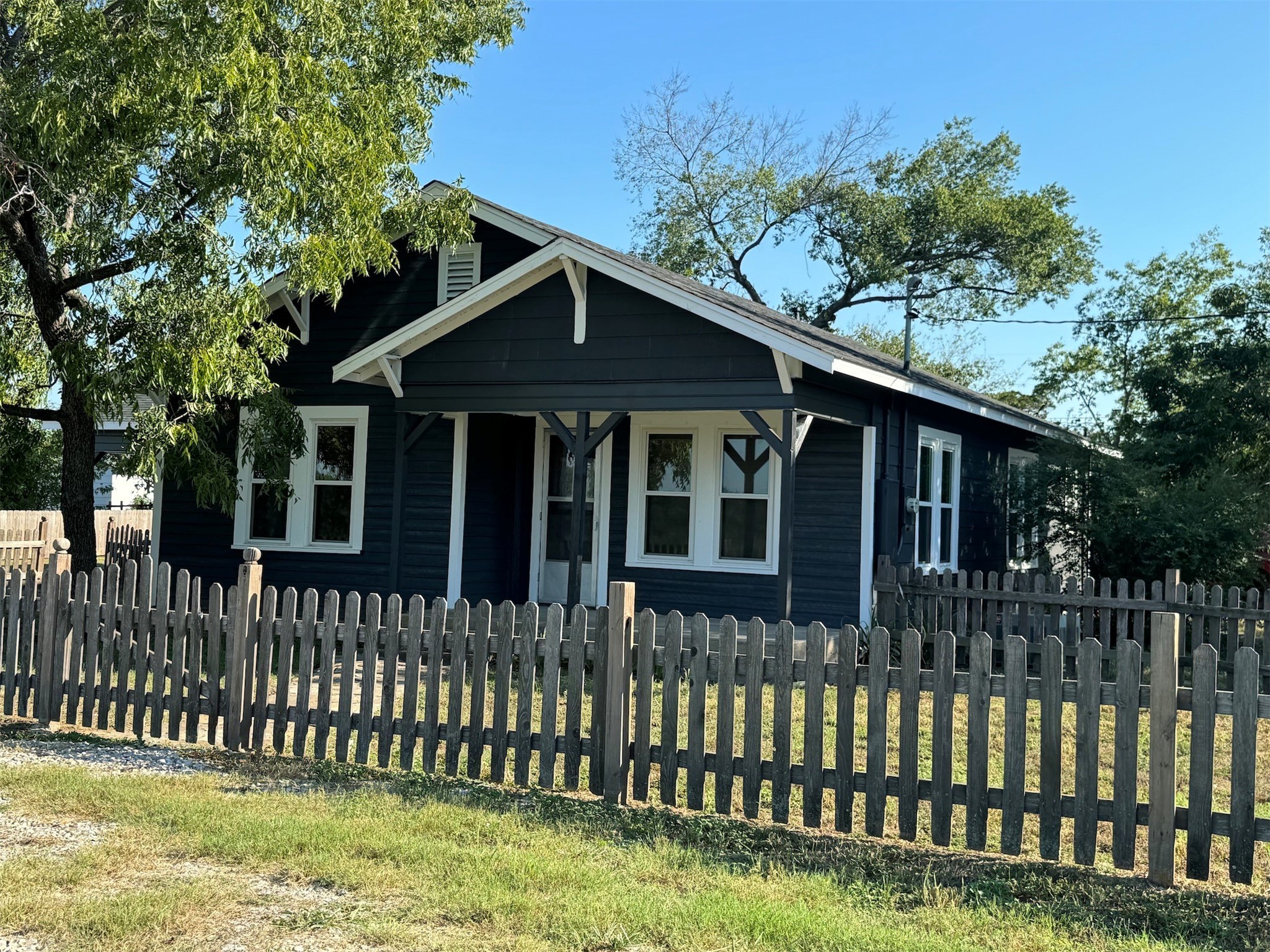 204 N Howard Street Alvord TX 76225