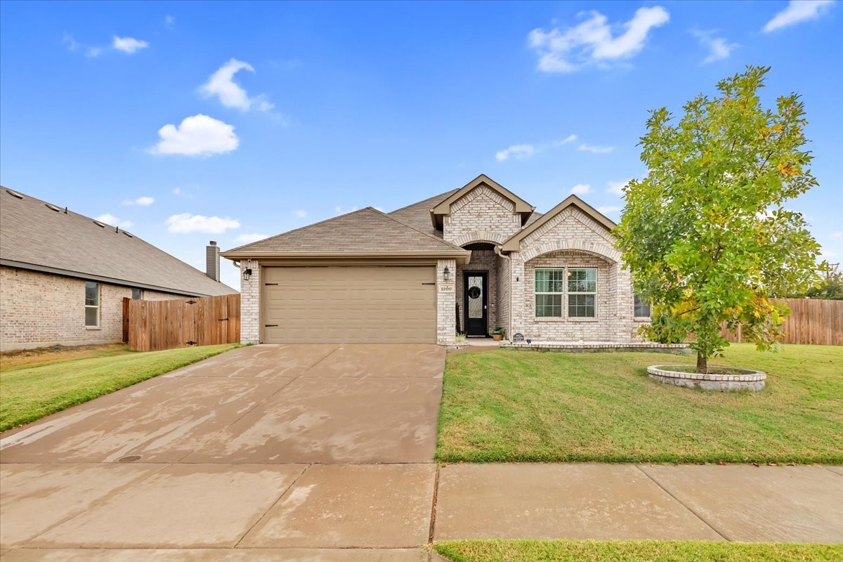 1200 Queens Brook Lane Fort Worth TX 76140