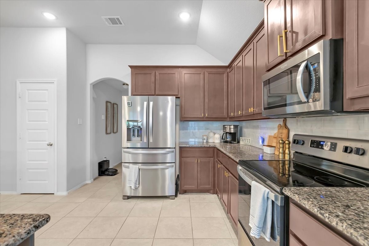 1200 Queens Brook Lane Fort Worth TX 76140