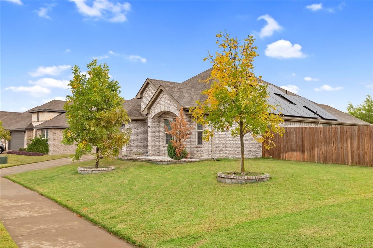 1200 Queens Brook Lane Fort Worth TX 76140