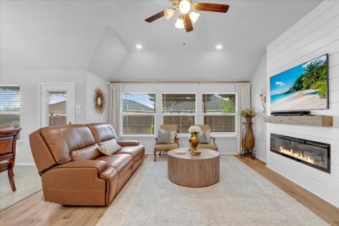 1200 Queens Brook Lane Fort Worth TX 76140