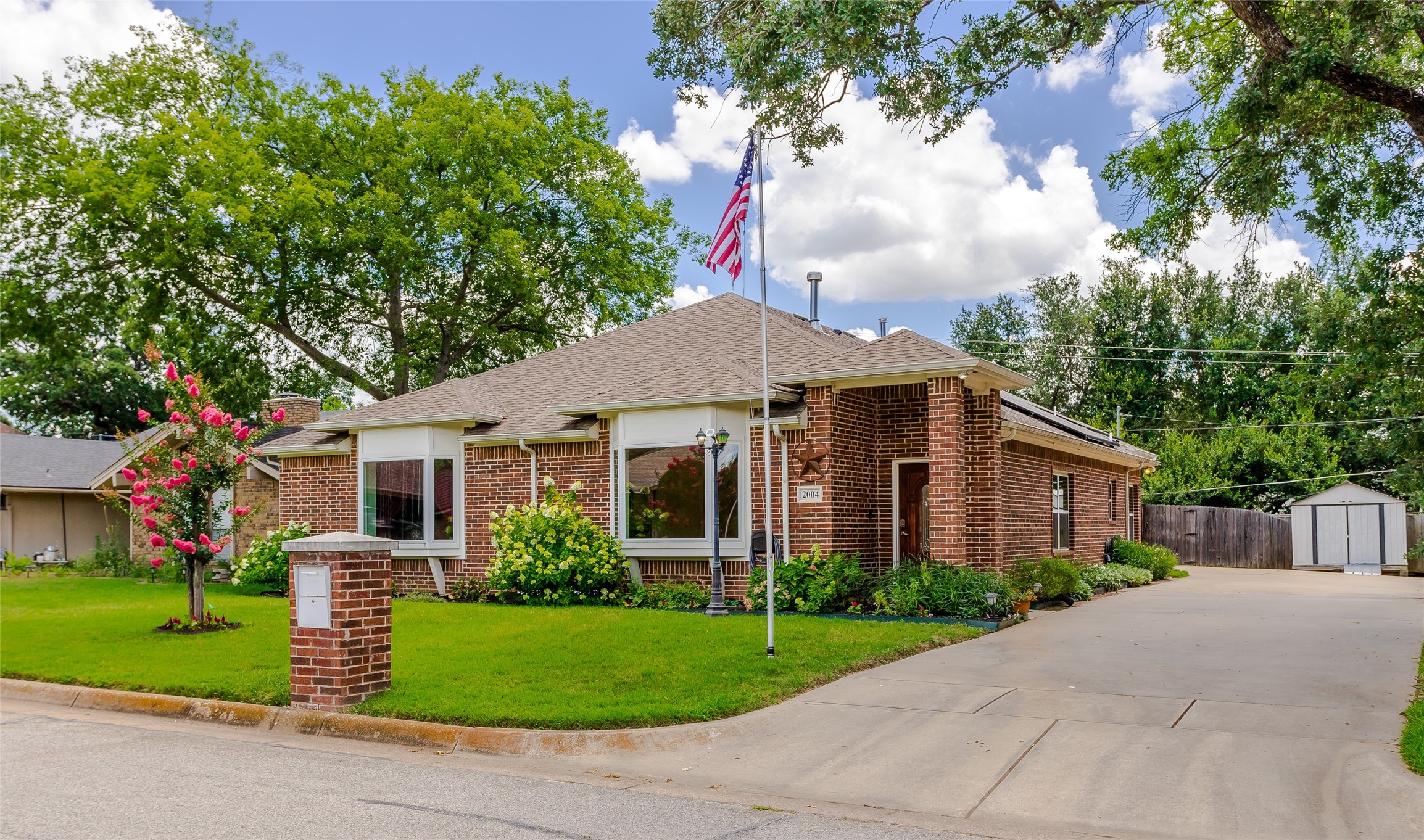 2004 Turf Club Drive Arlington TX 76017