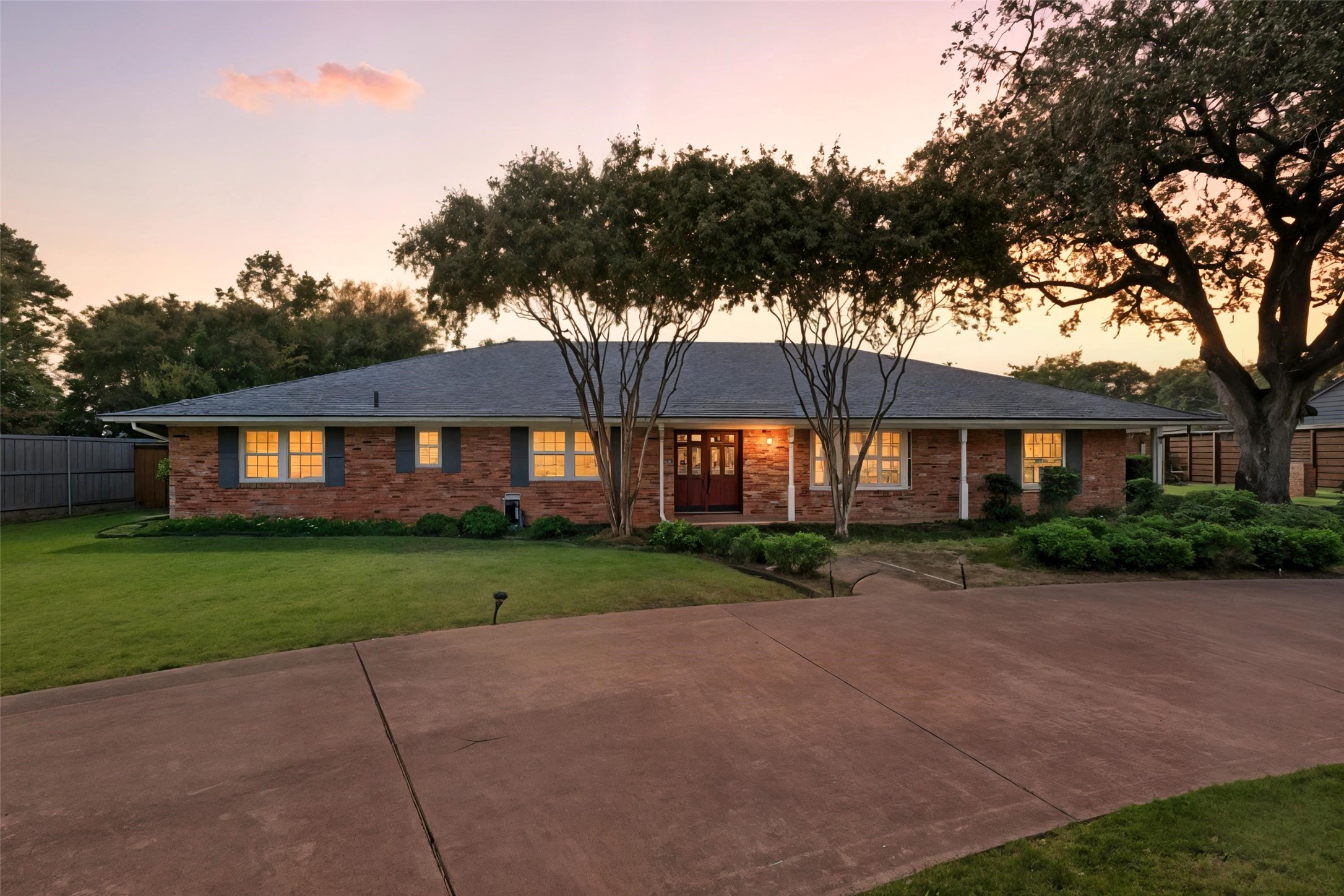 11321 Snow White Drive Dallas TX 75229