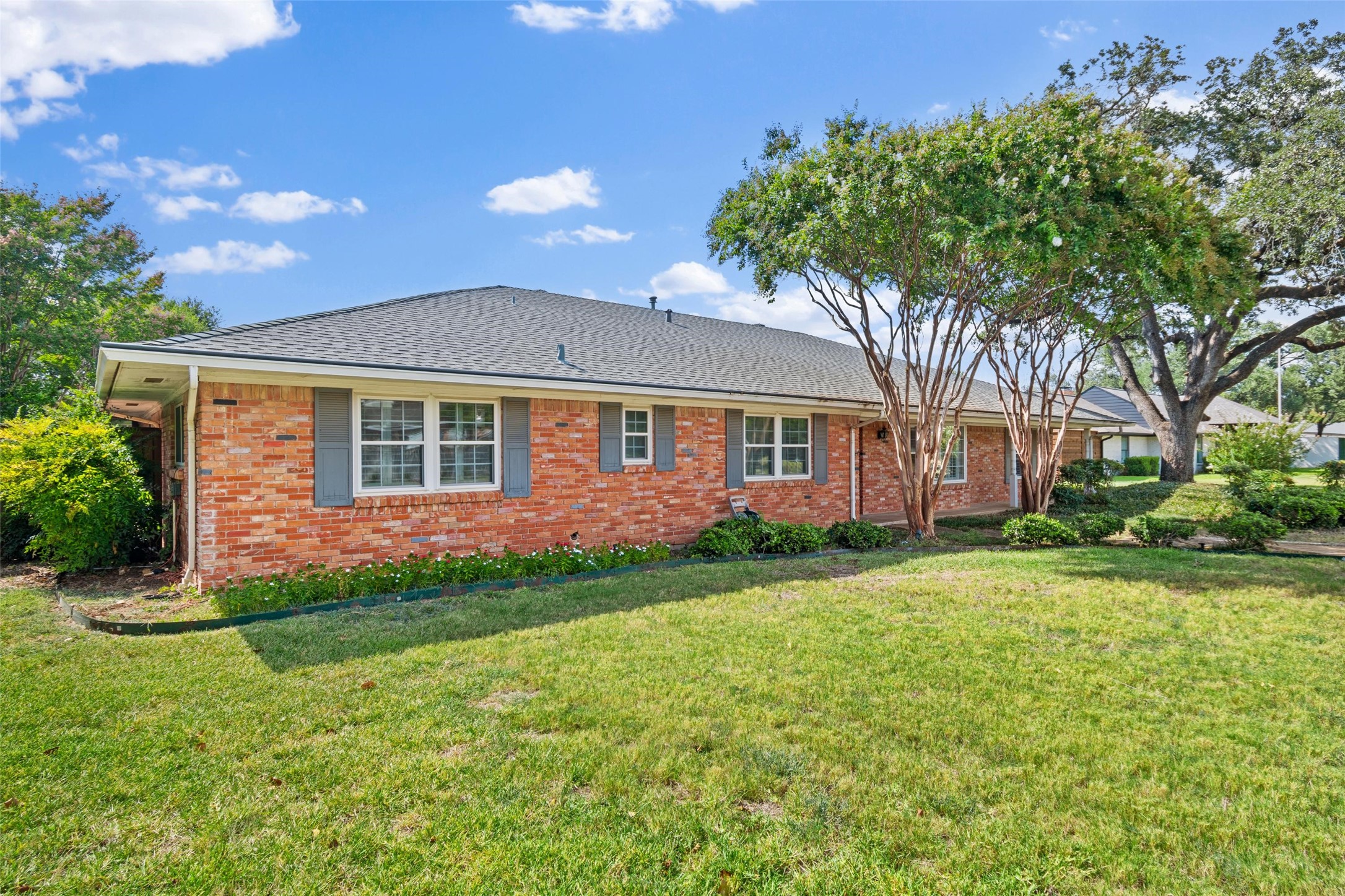 11321 Snow White Drive Dallas TX 75229