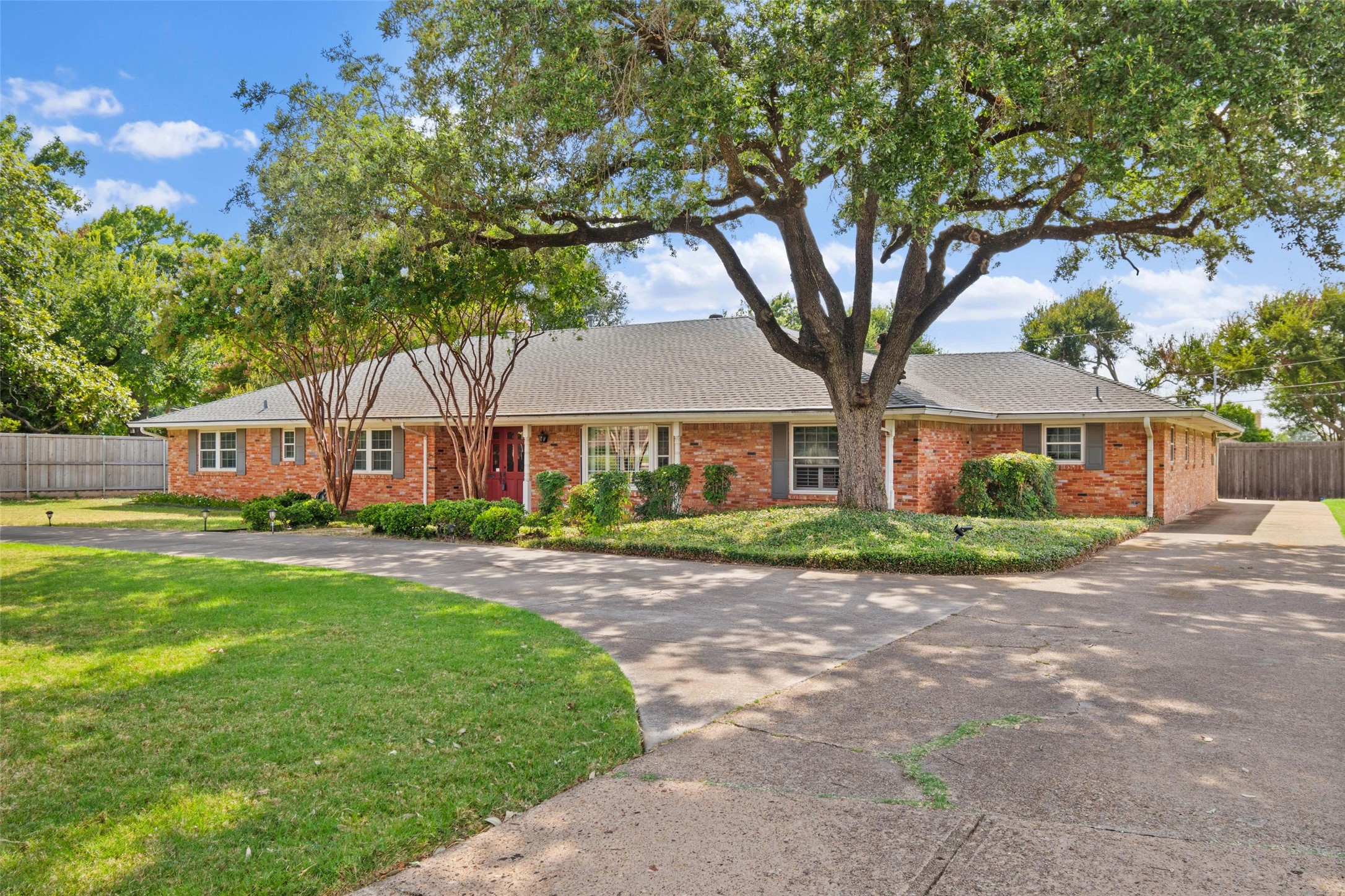11321 Snow White Drive Dallas TX 75229