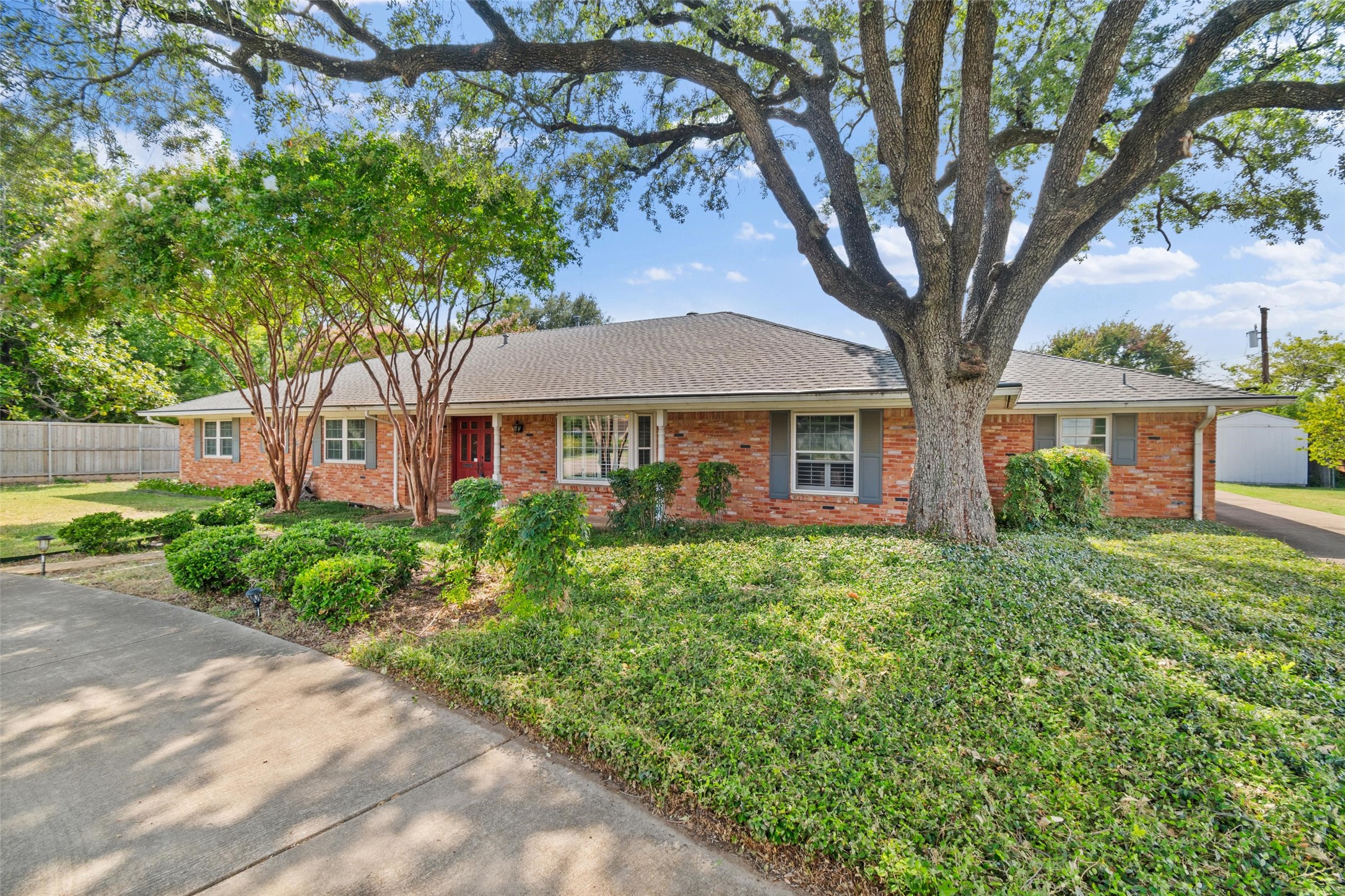 11321 Snow White Drive Dallas TX 75229