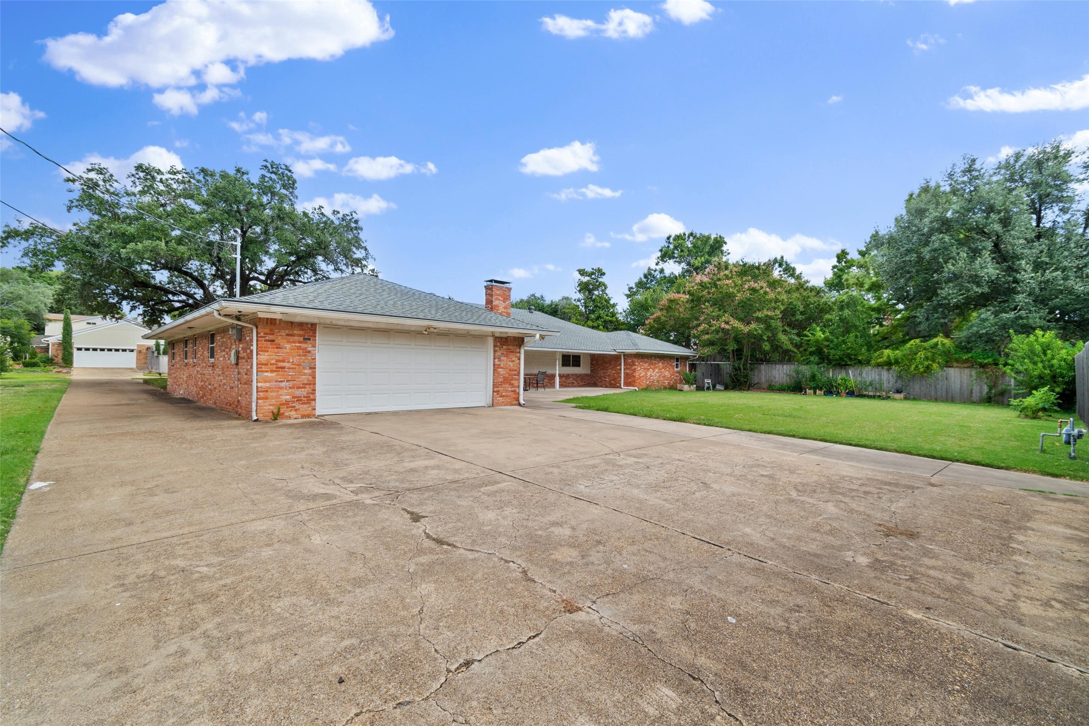 11321 Snow White Drive Dallas TX 75229