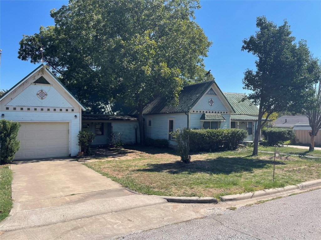 605 Orchard Street Bowie TX 76230