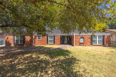 2304 Royal Lane Greenville TX 75402