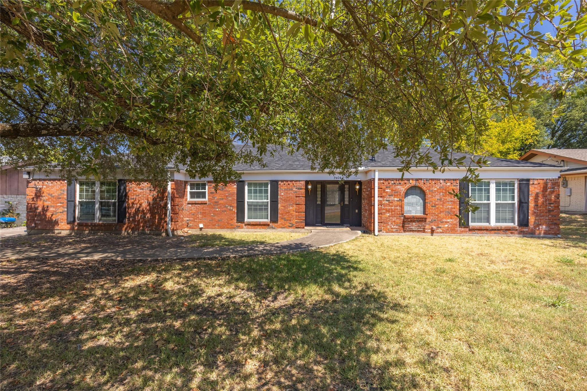 2304 Royal Lane Greenville TX 75402
