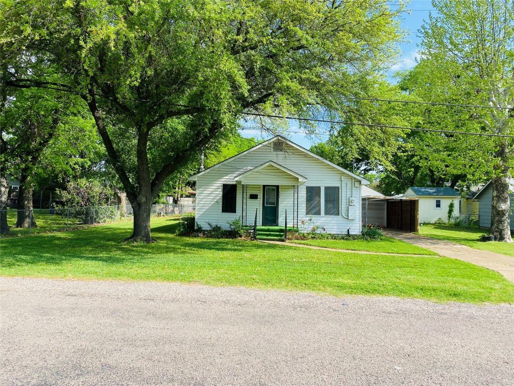 402 W Denison Avenue Bonham TX 75418