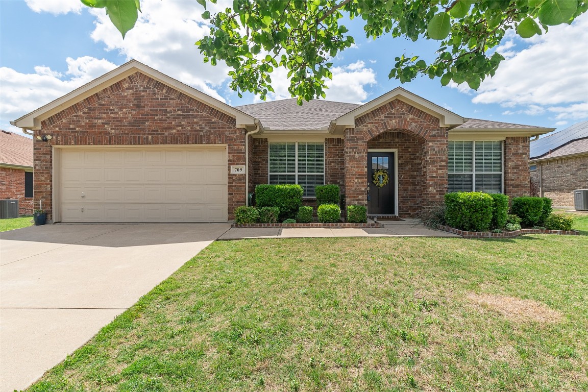 709 Bowie Lane Mansfield TX 76063