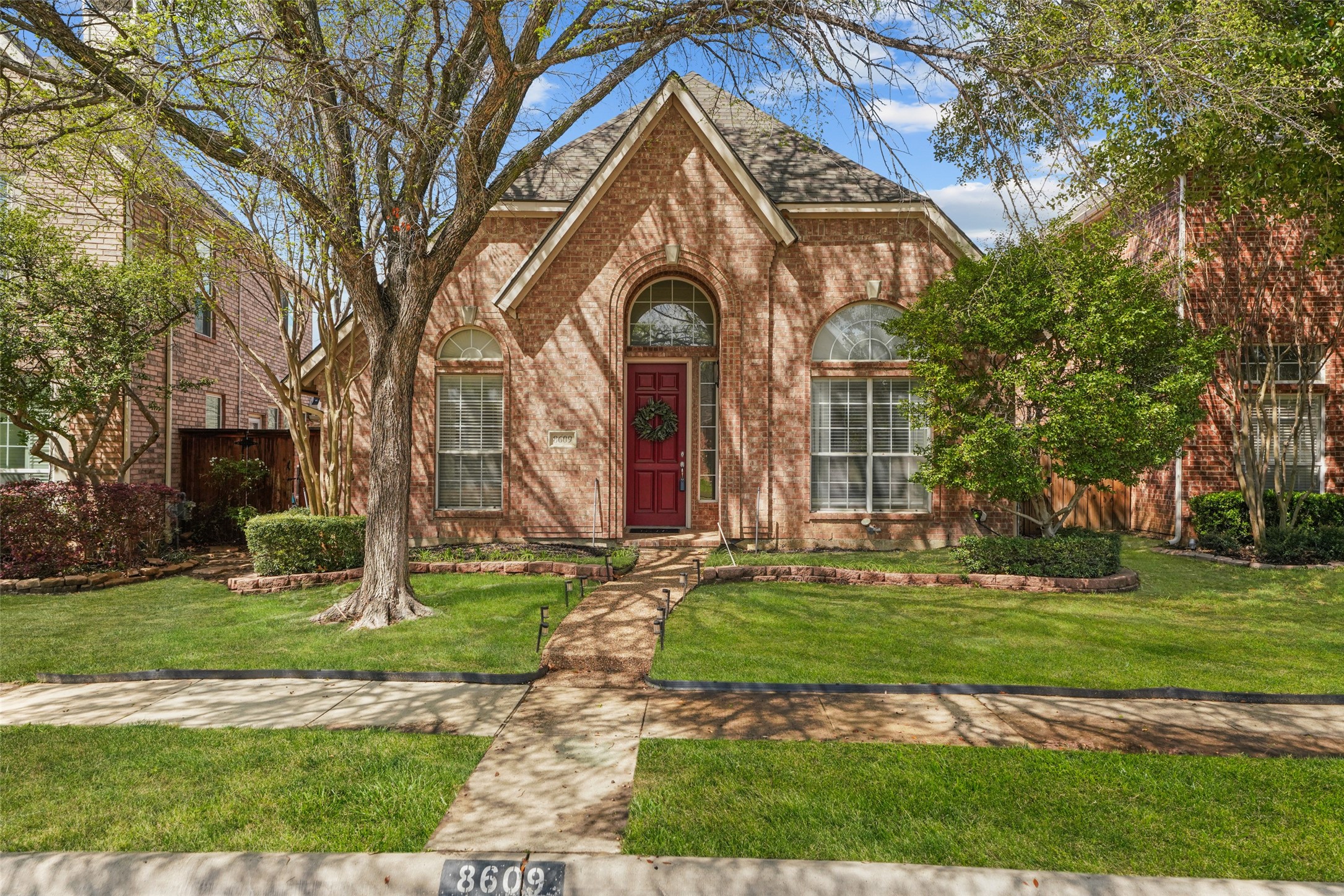 8609 Old Oak Drive Irving TX 75063