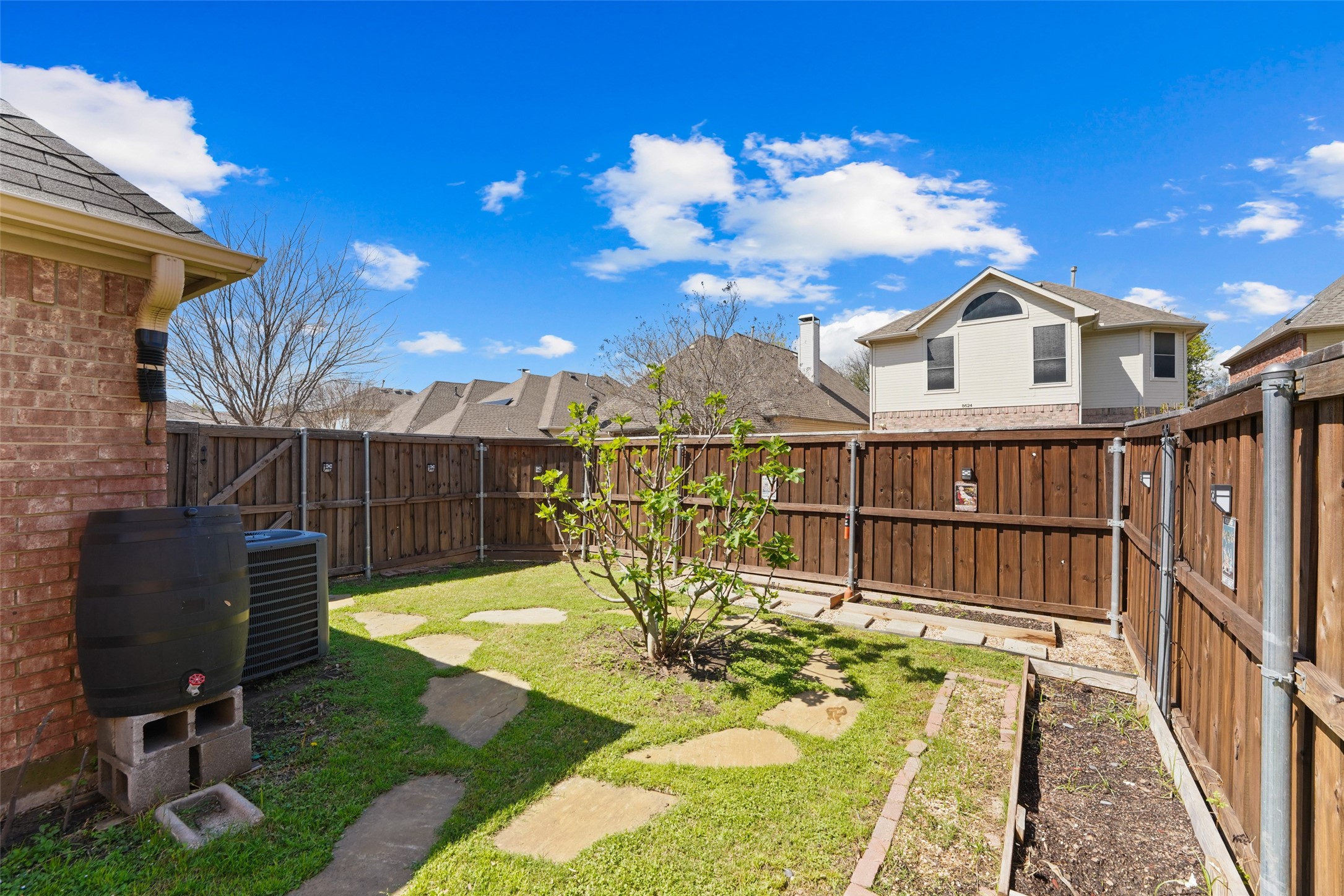 8609 Old Oak Drive Irving TX 75063