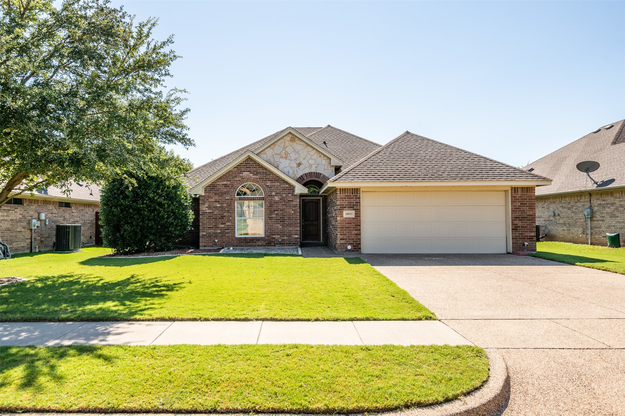 10913 Golfview Way Benbrook TX 76126