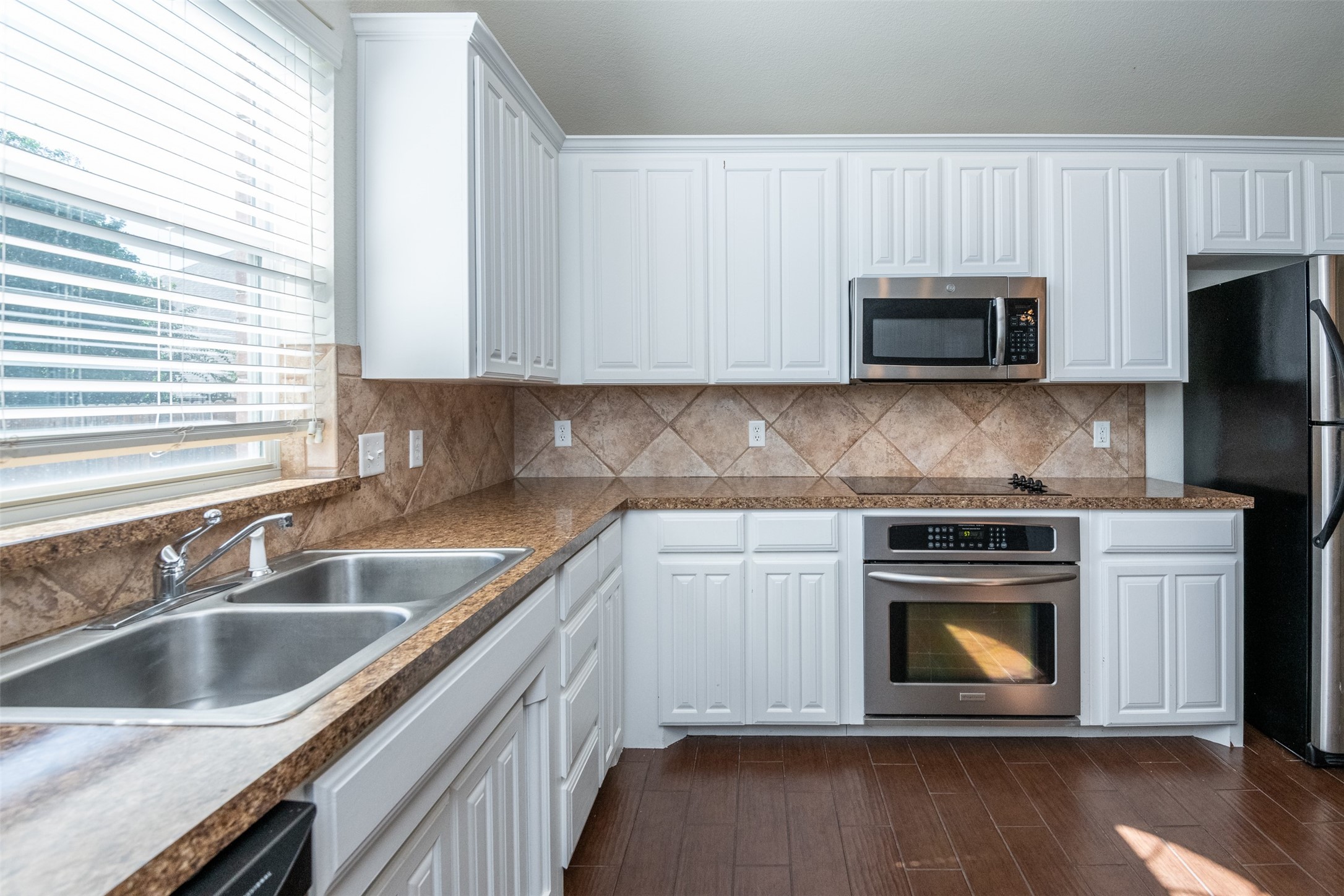 10913 Golfview Way Benbrook TX 76126