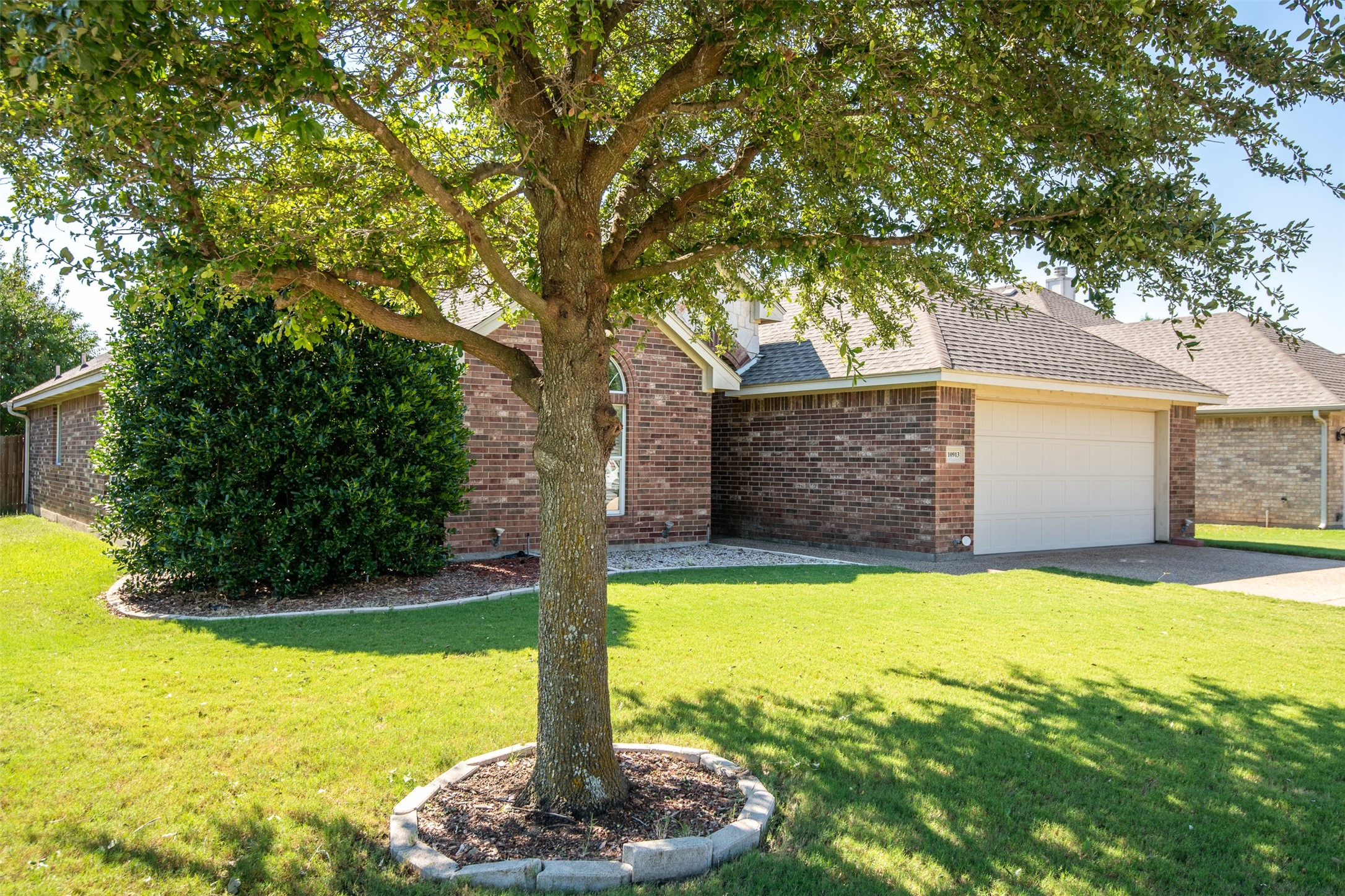 10913 Golfview Way Benbrook TX 76126