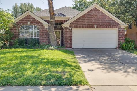 527 Deerwood Drive Burleson TX 76028