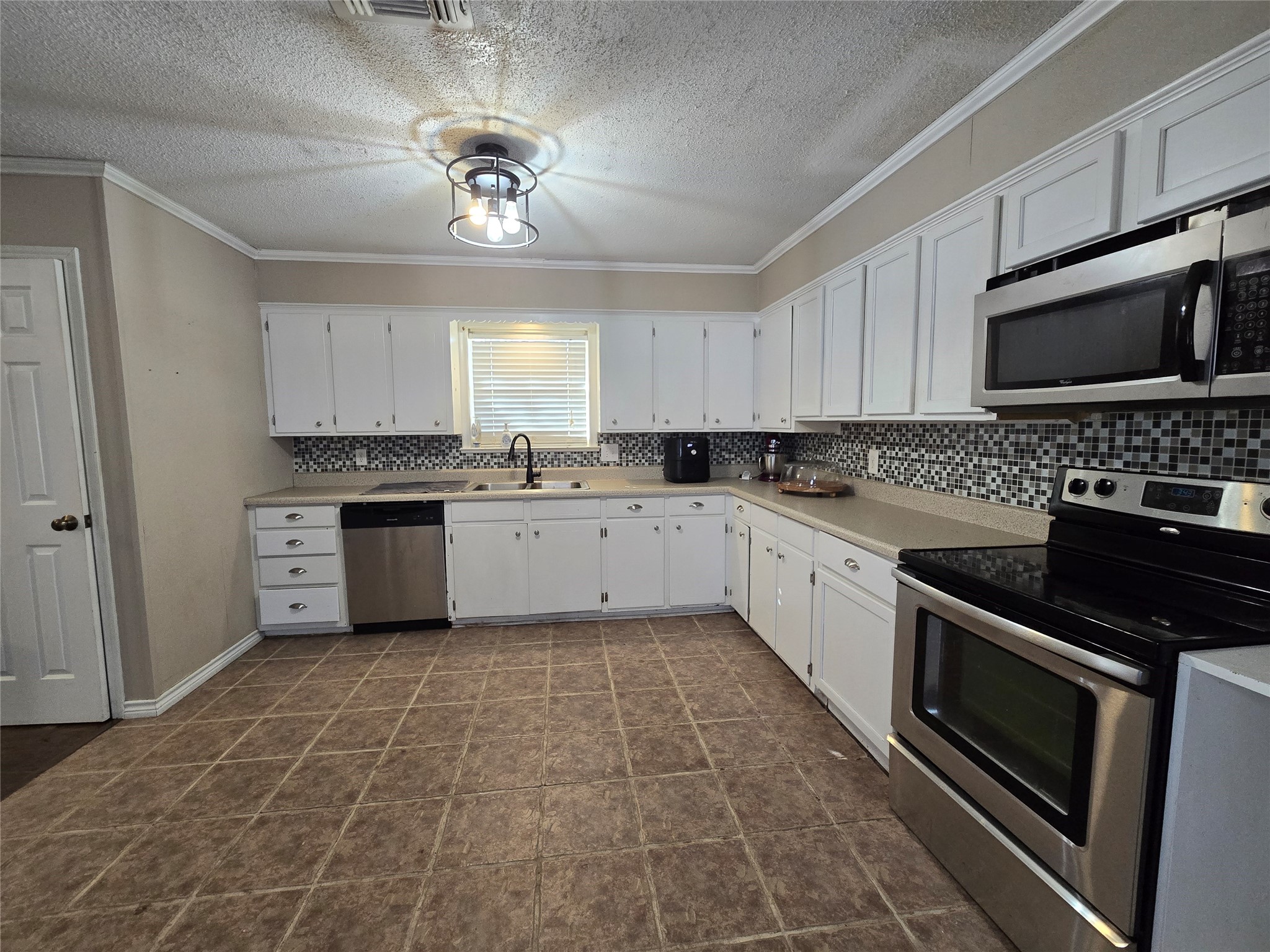 201 Robin Way Street Mount Vernon TX 75457