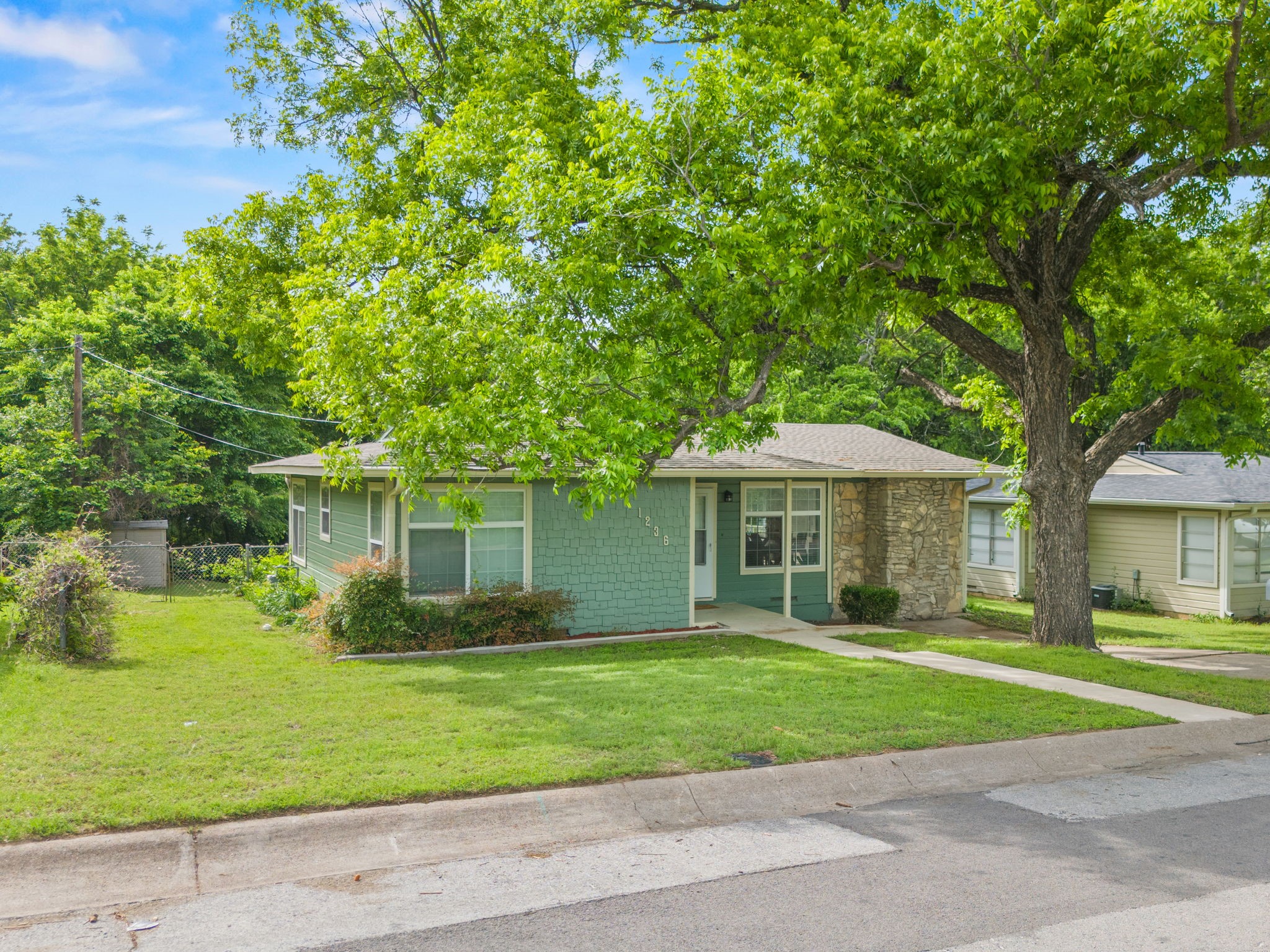 1236 S Brazos Street Weatherford TX 76086