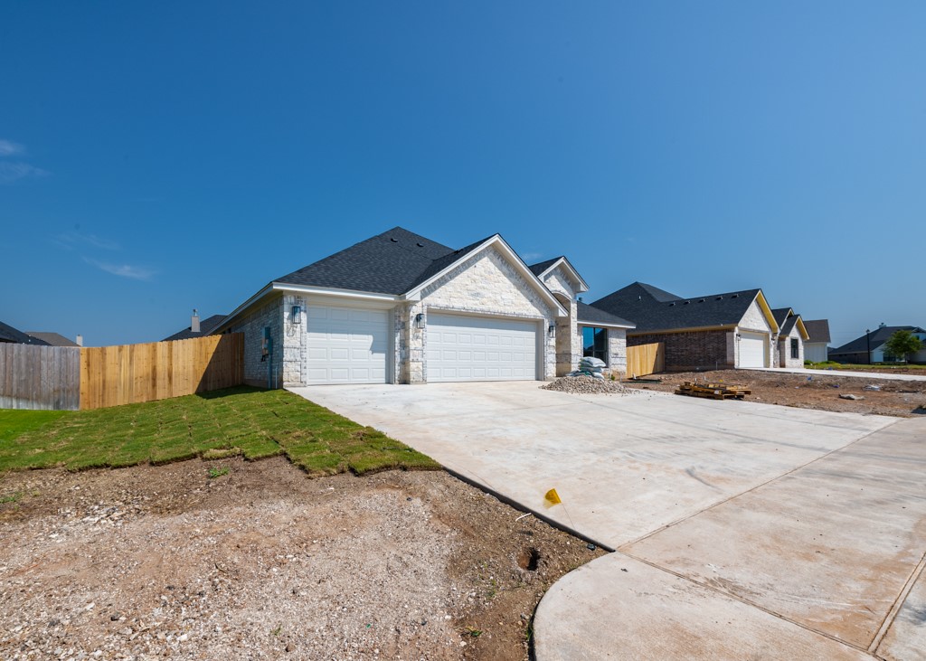 809 Sunnys Halo Drive Hewitt TX 76643