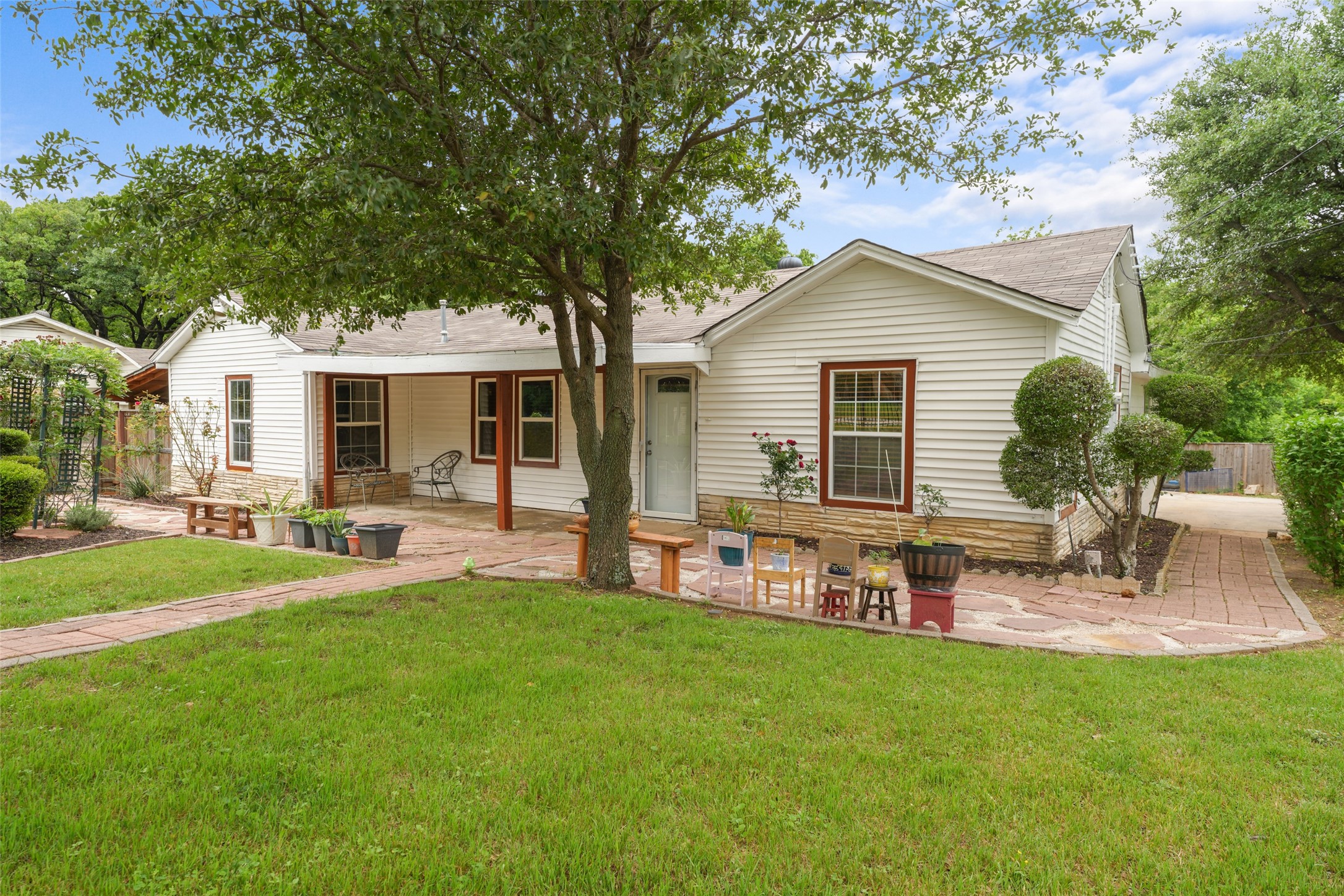 6000 Forest Hill Drive Forest Hill TX 76119