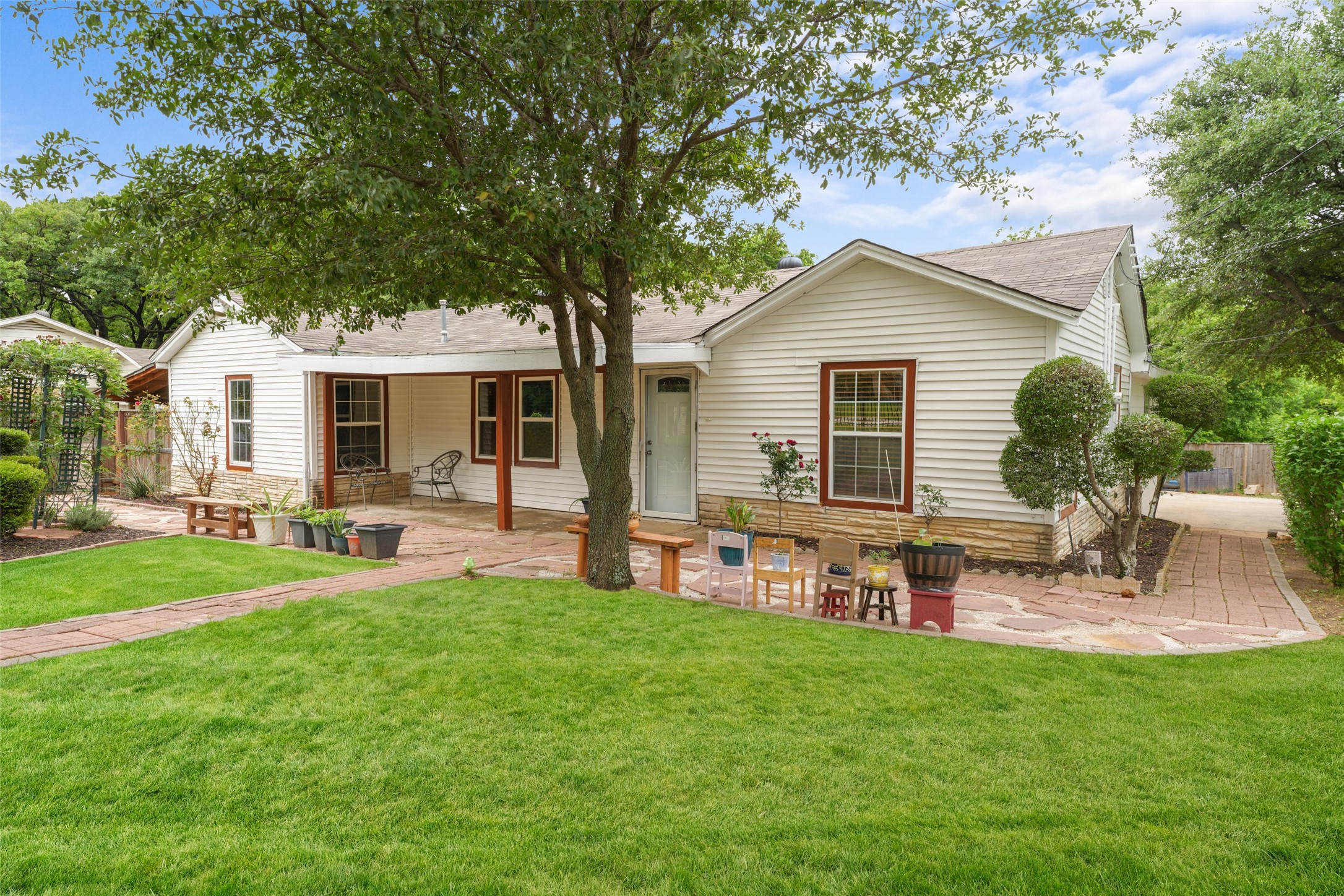 6000 Forest Hill Drive Forest Hill TX 76119