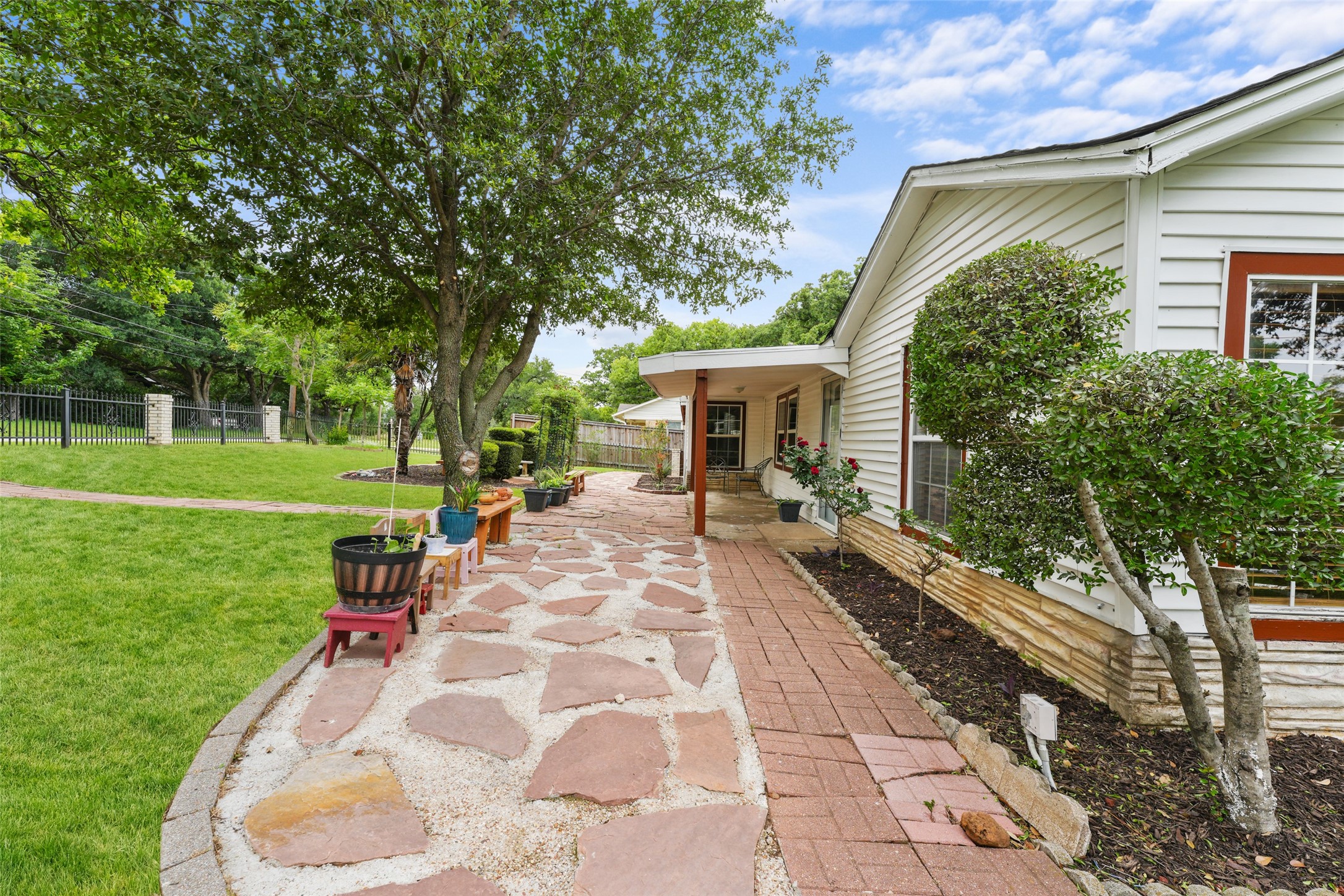 6000 Forest Hill Drive Forest Hill TX 76119