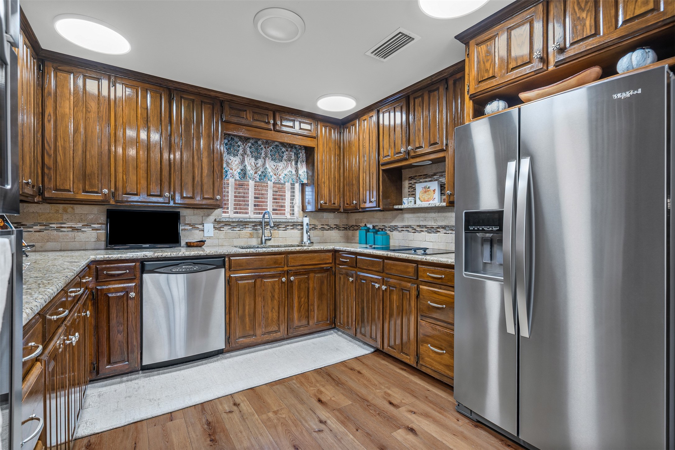 32 One Main Place Benbrook TX 76126