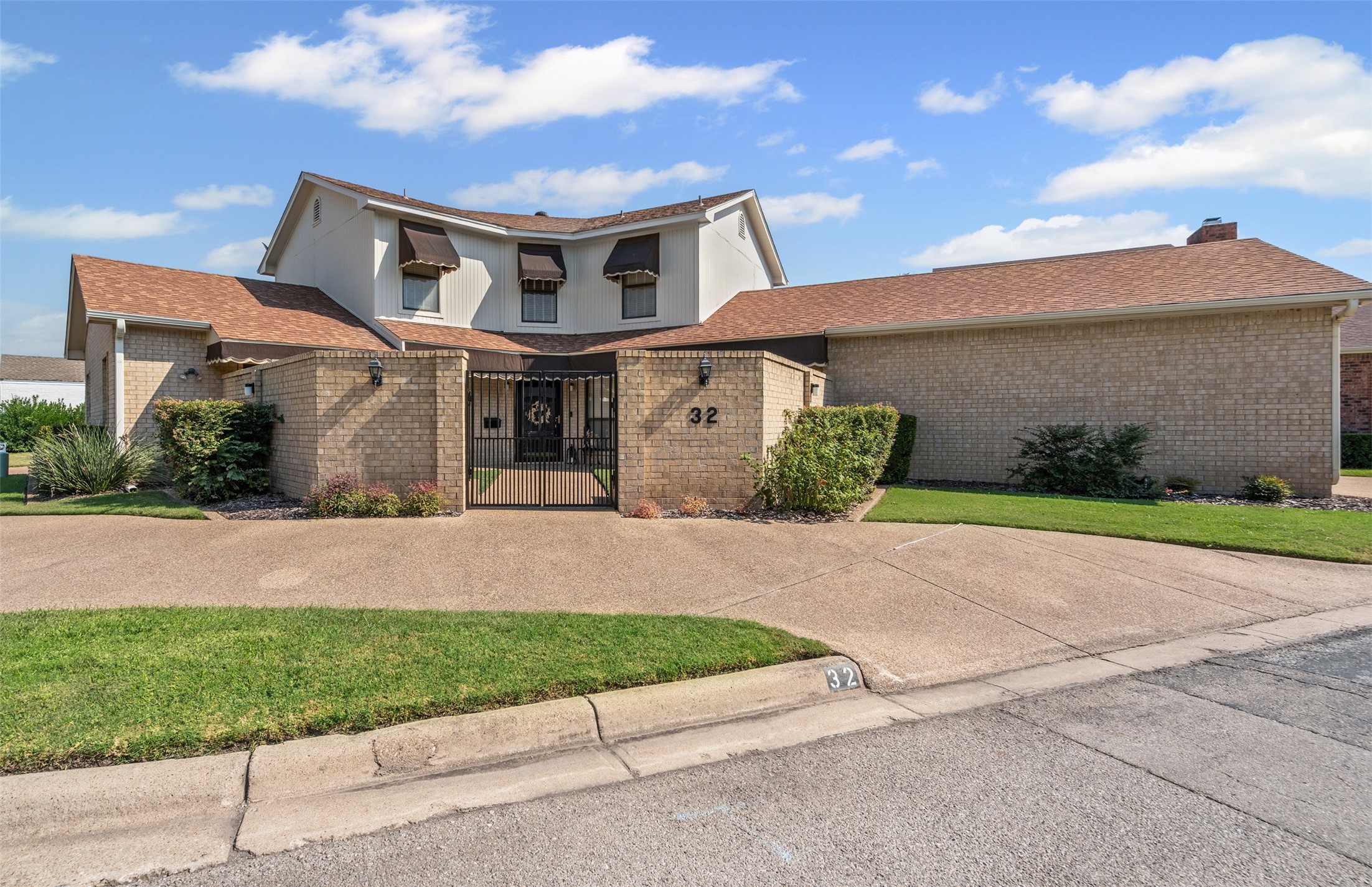 32 One Main Place Benbrook TX 76126