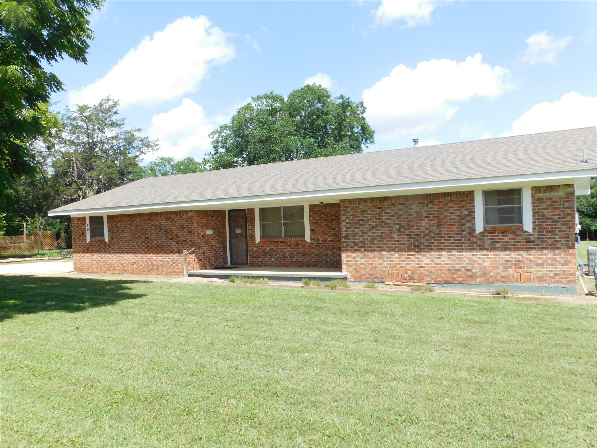 401 NE 8th Street Hubbard TX 76648