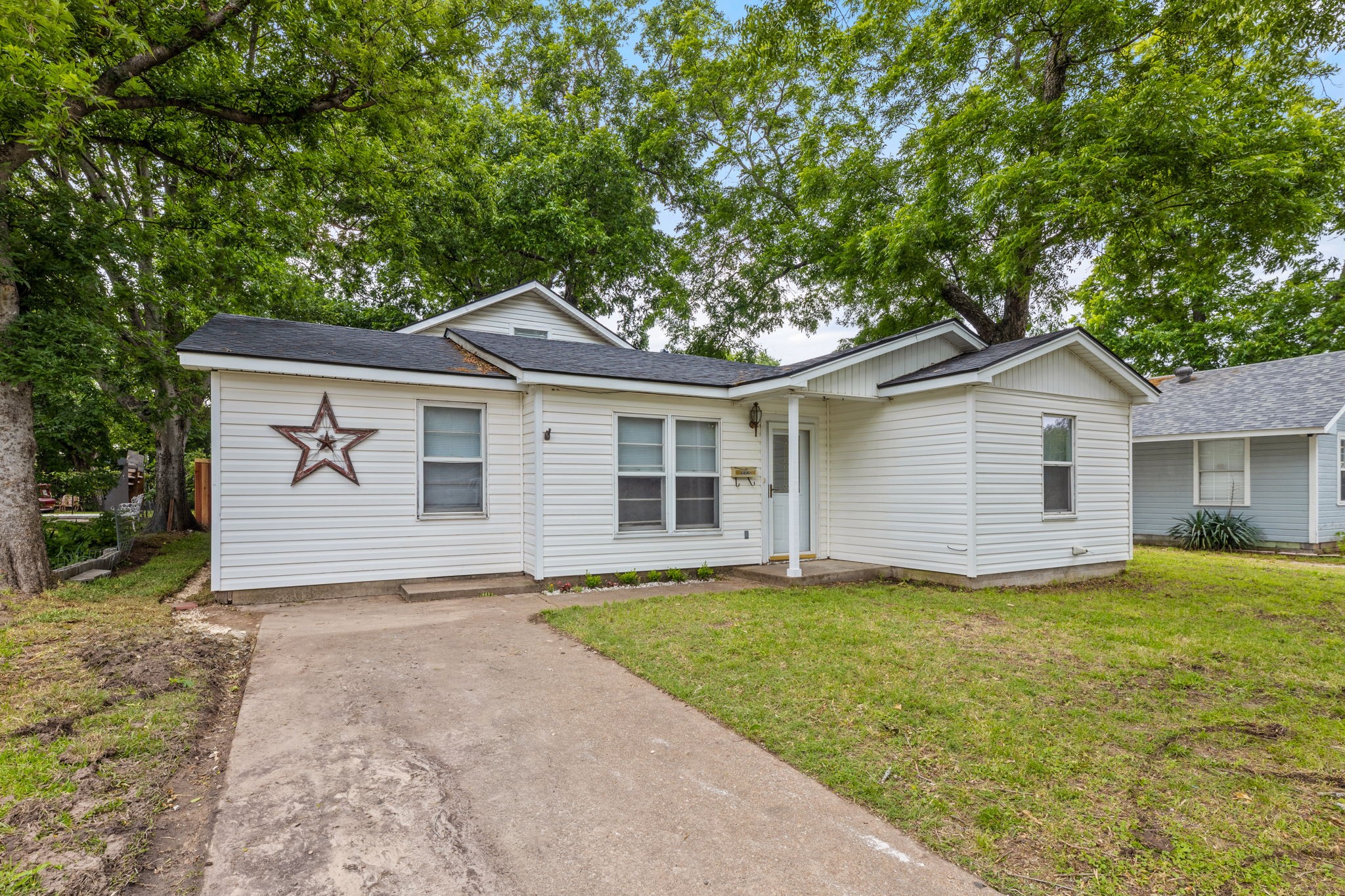 1613 S Elm Street Sherman TX 75090