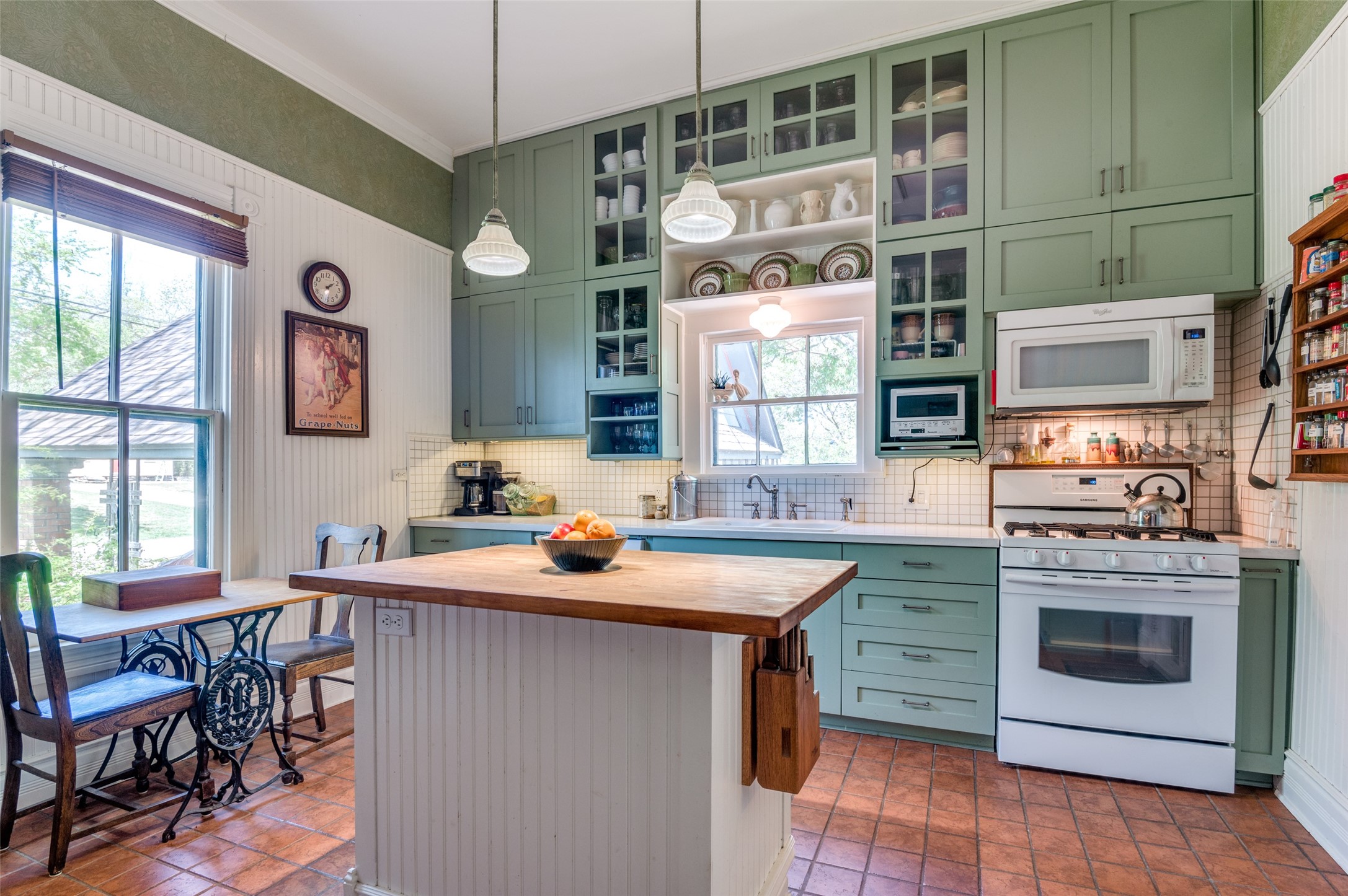1112 W Jefferson Street Waxahachie TX 75165