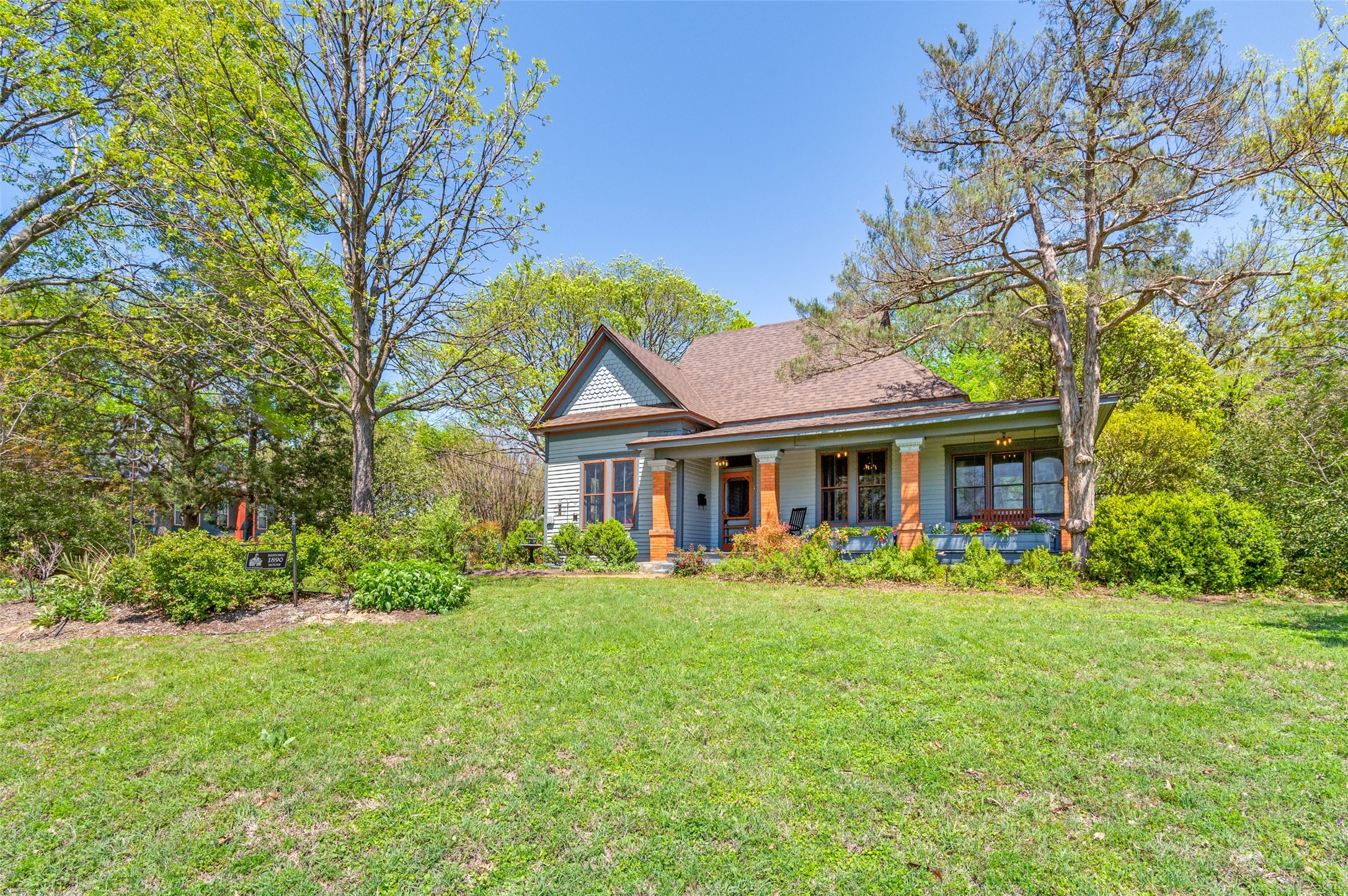 1112 W Jefferson Street Waxahachie TX 75165