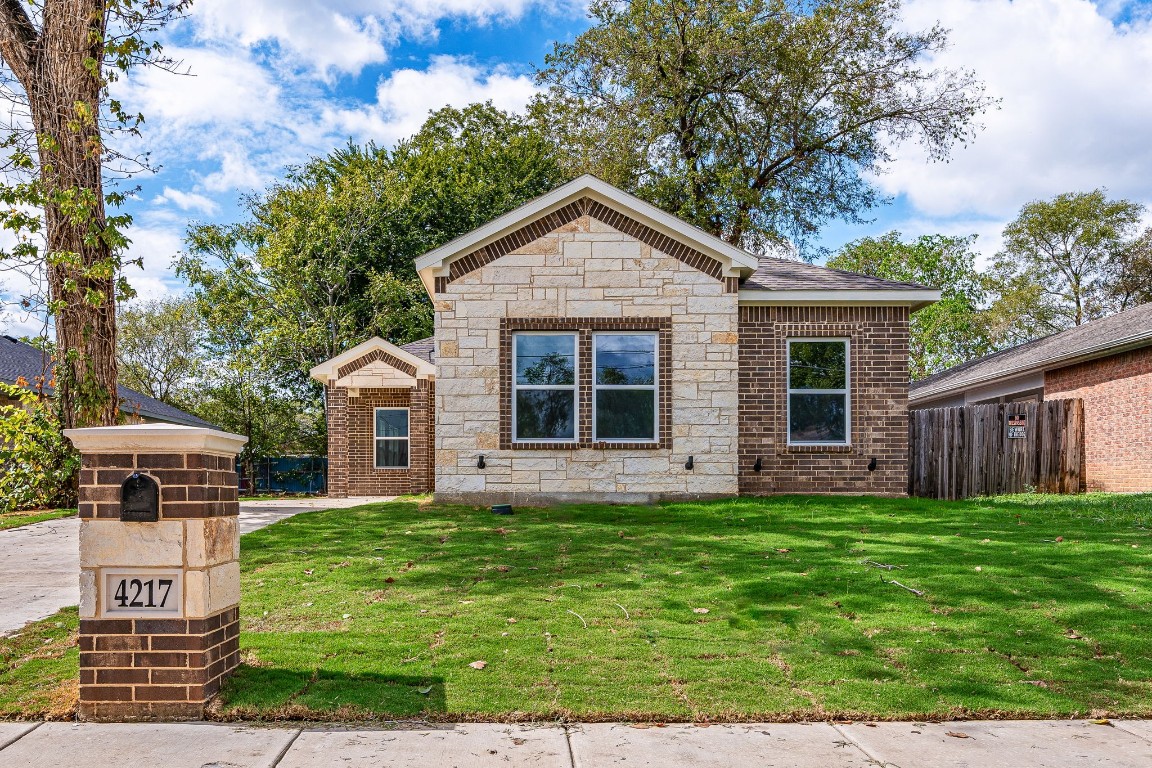 1607 E Overton Road Dallas TX 75216