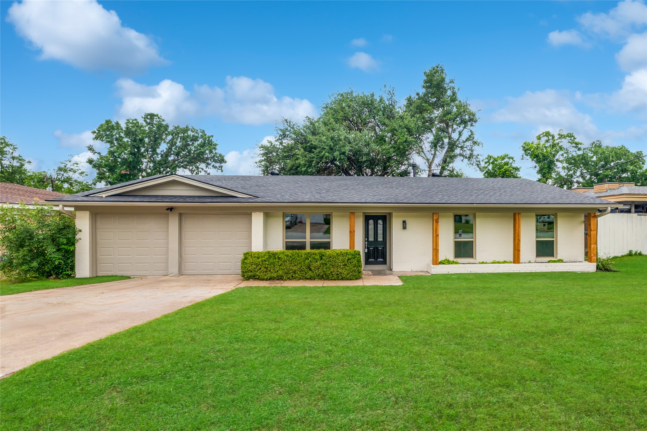 2004 York Drive Edgecliff Village TX 76134