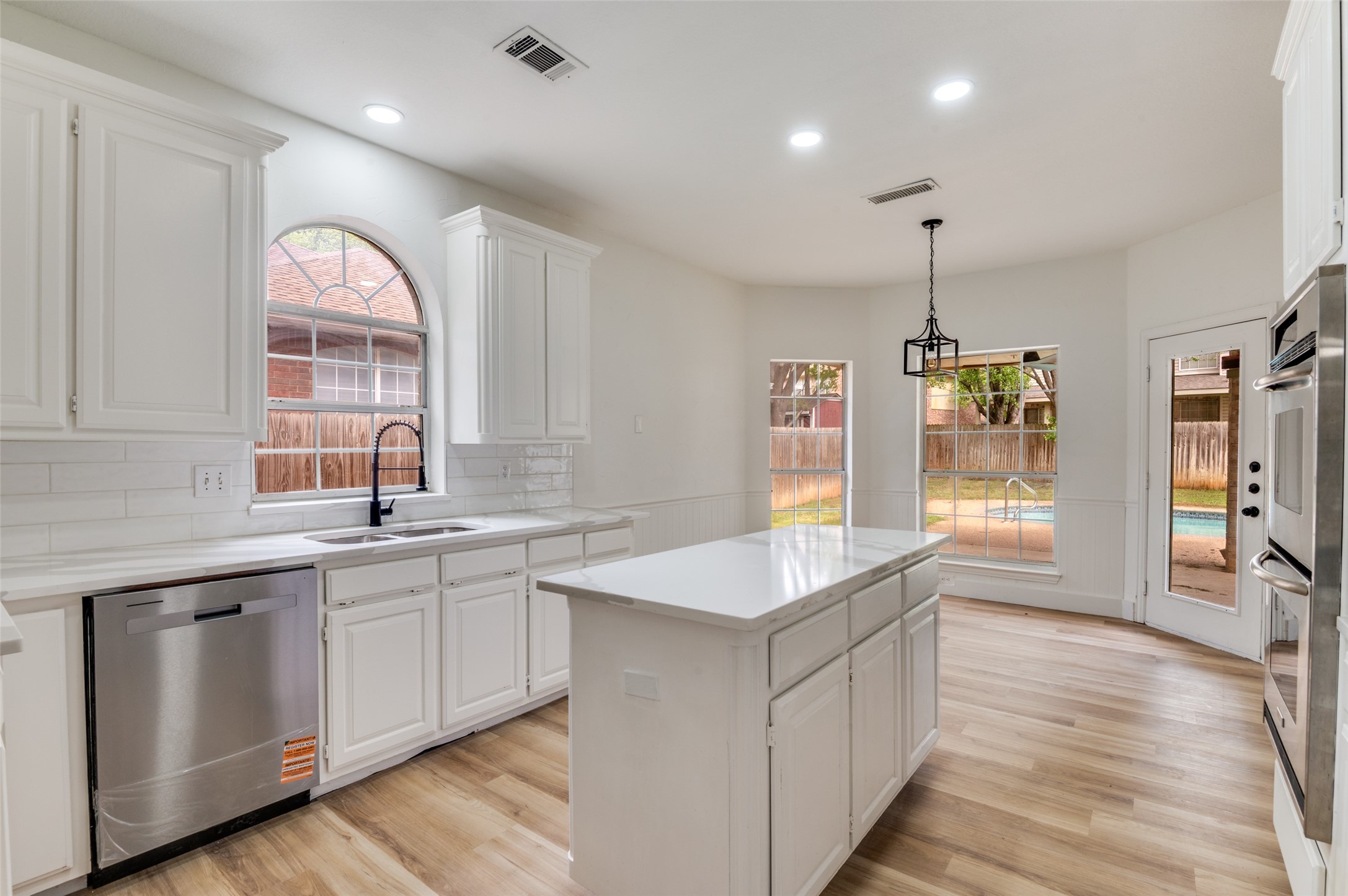 6215 Kingswood Drive Arlington TX 76001