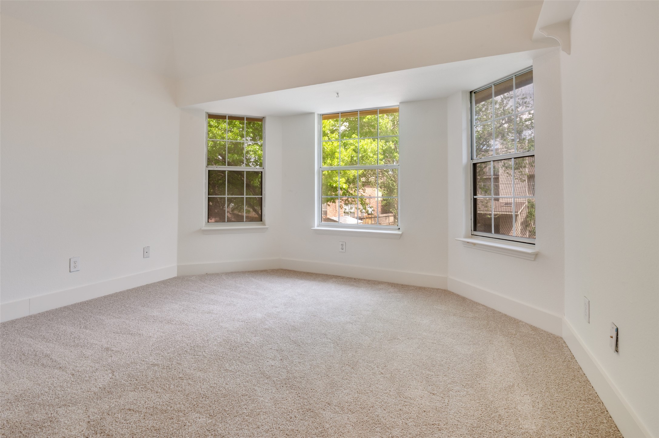 6215 Kingswood Drive Arlington TX 76001