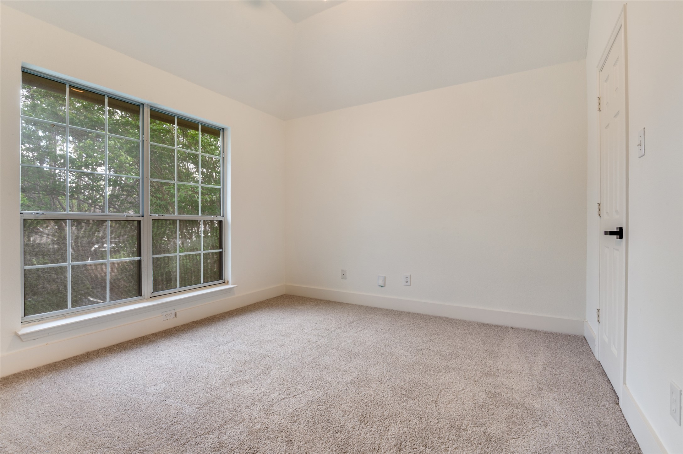 6215 Kingswood Drive Arlington TX 76001